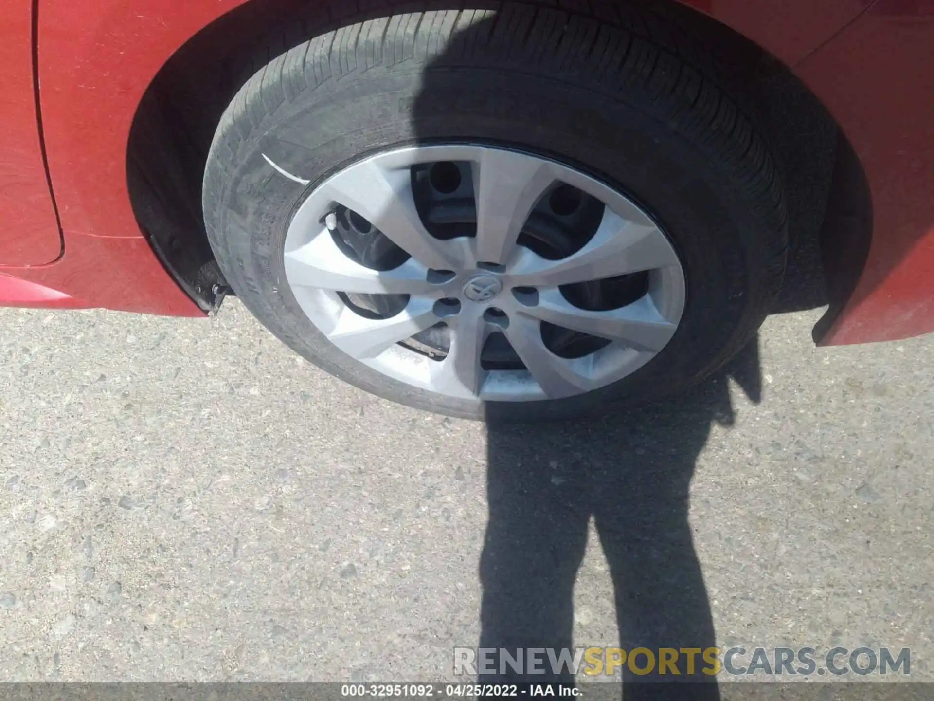 13 Photograph of a damaged car 5YFEPRAE2LP028361 TOYOTA COROLLA 2020