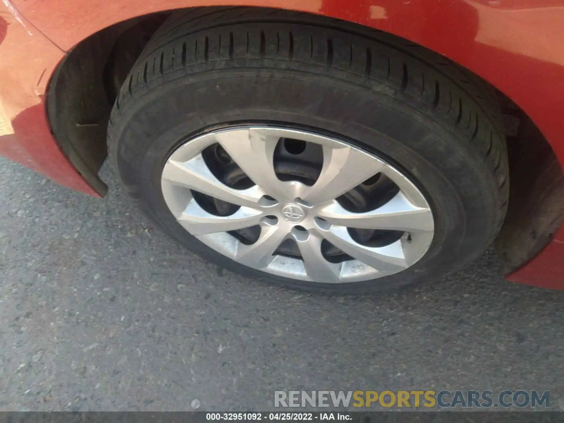 15 Photograph of a damaged car 5YFEPRAE2LP028361 TOYOTA COROLLA 2020