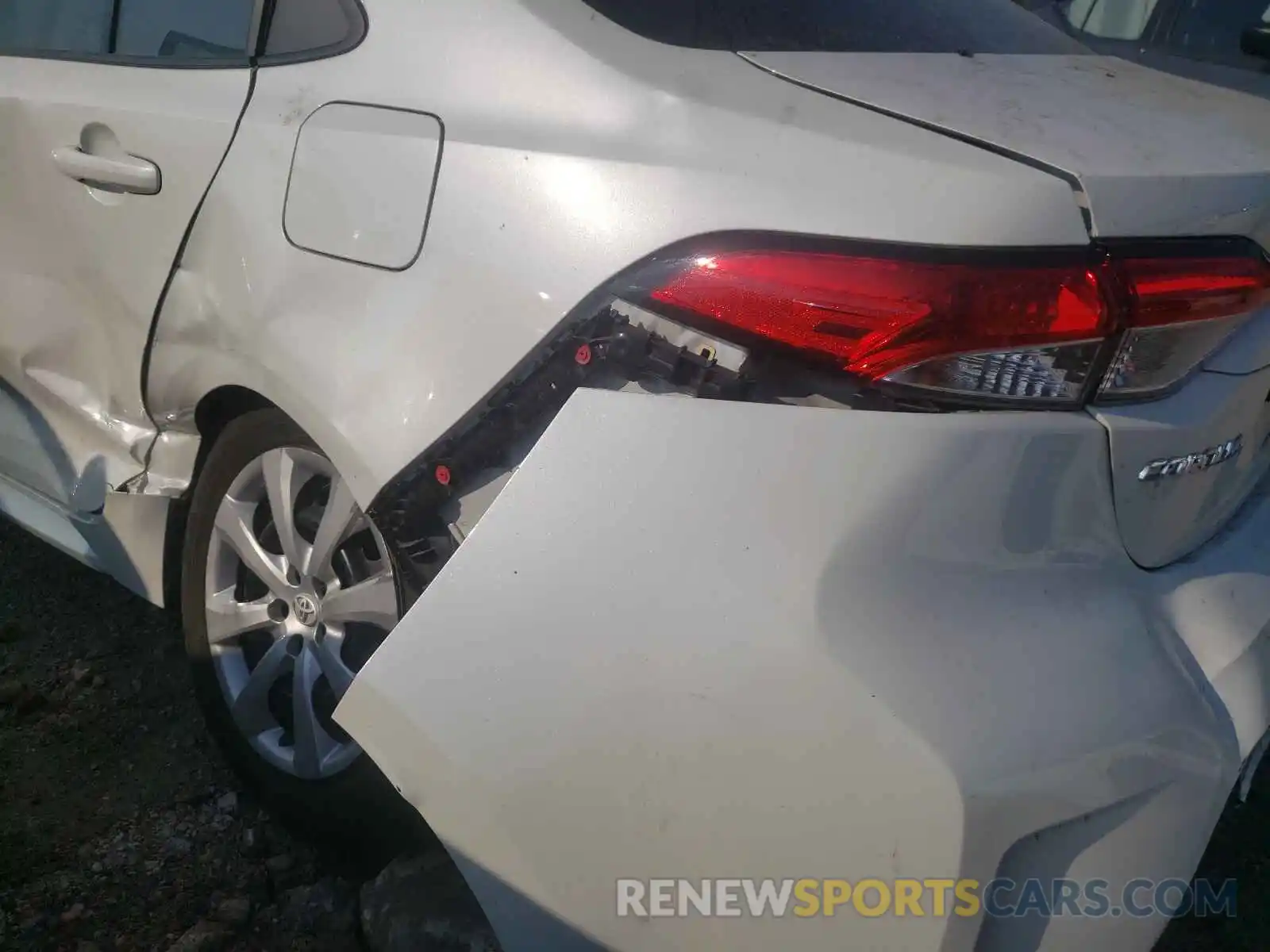 9 Photograph of a damaged car 5YFEPRAE2LP030997 TOYOTA COROLLA 2020