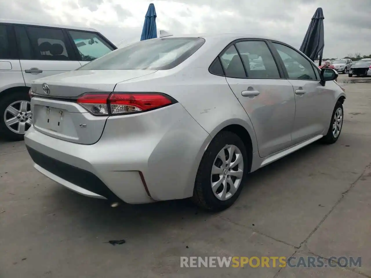 4 Photograph of a damaged car 5YFEPRAE2LP038937 TOYOTA COROLLA 2020