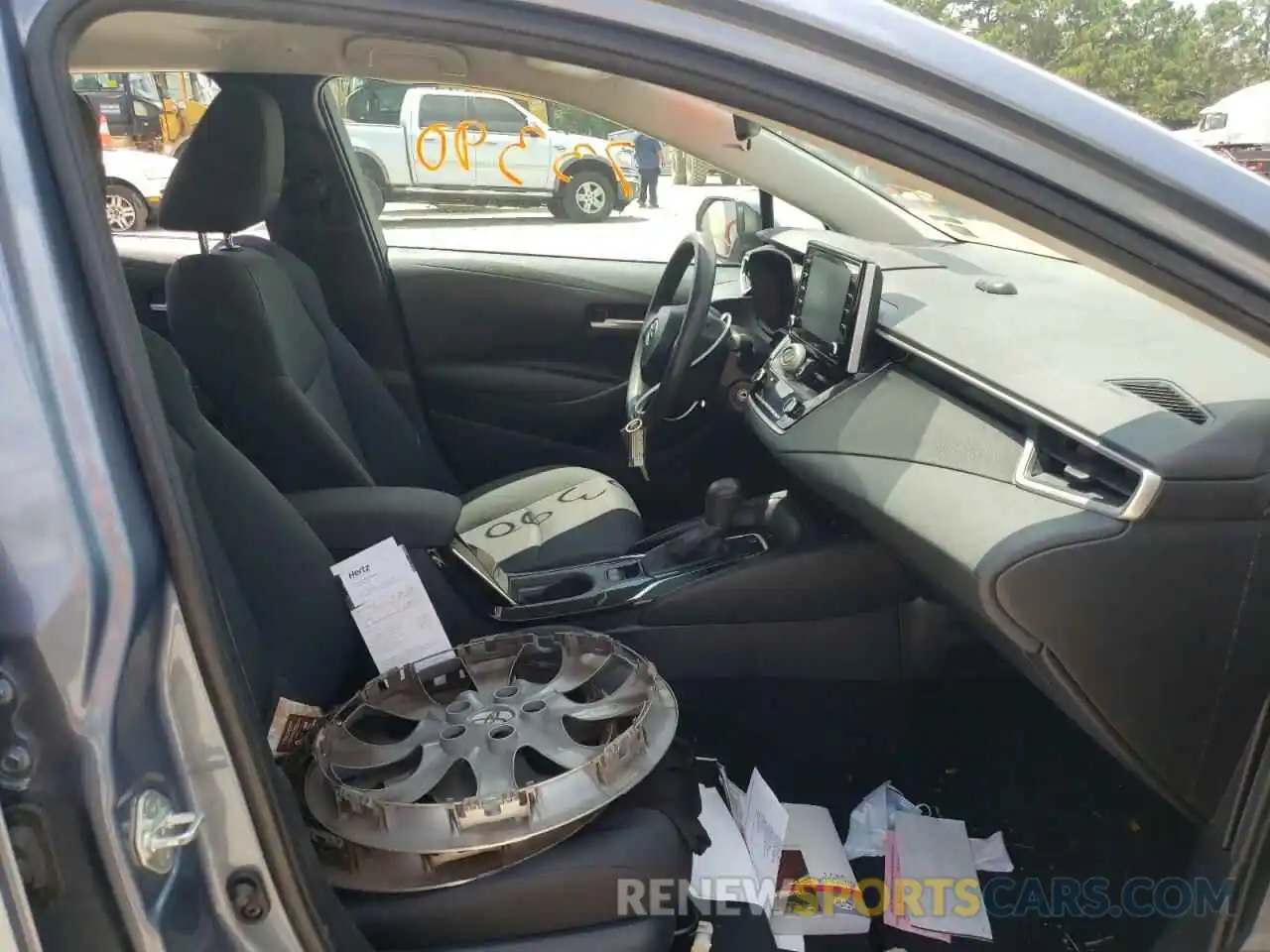 5 Photograph of a damaged car 5YFEPRAE2LP040719 TOYOTA COROLLA 2020