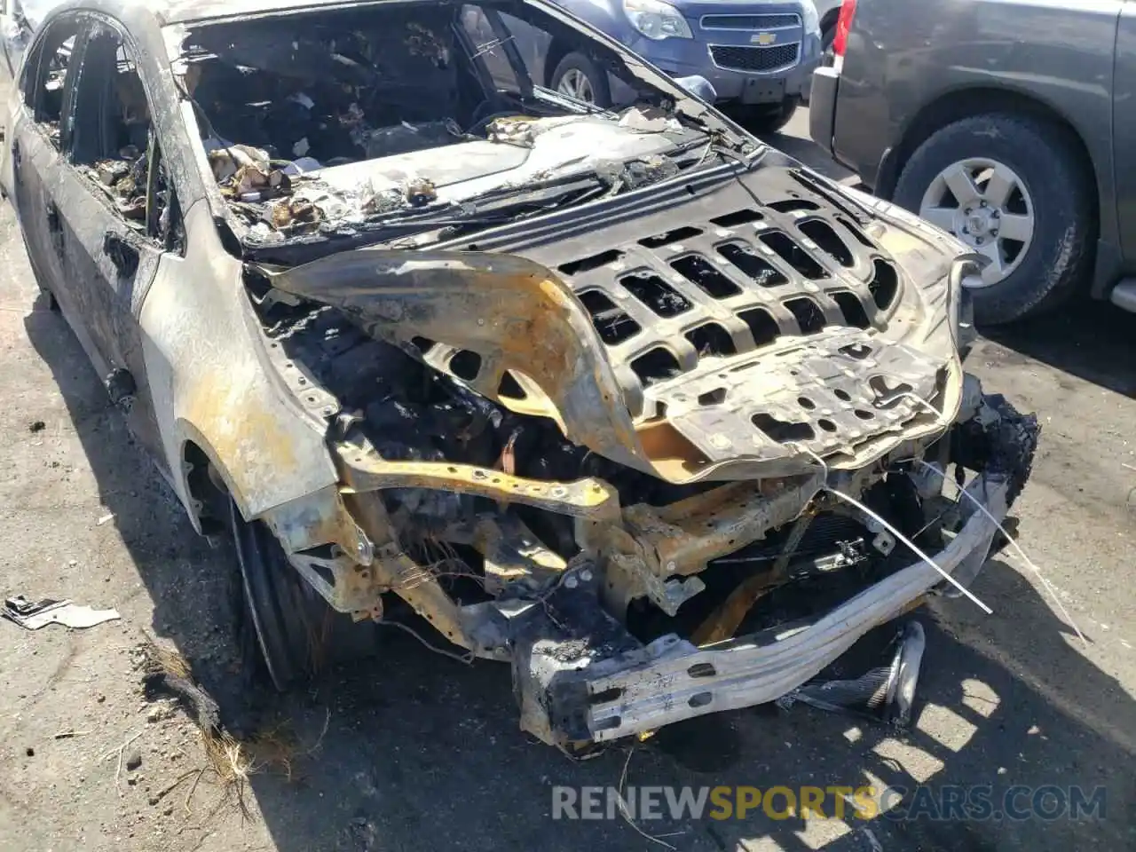 9 Photograph of a damaged car 5YFEPRAE2LP044771 TOYOTA COROLLA 2020