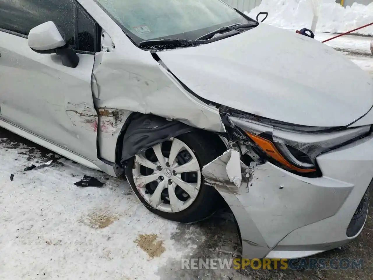 9 Photograph of a damaged car 5YFEPRAE2LP047542 TOYOTA COROLLA 2020