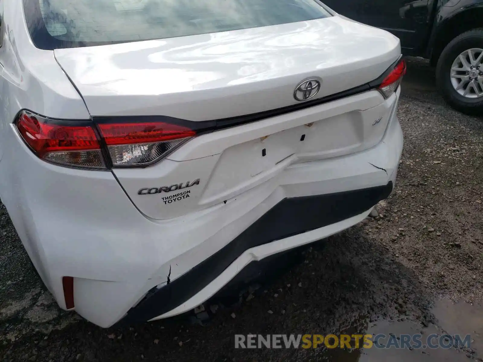 9 Photograph of a damaged car 5YFEPRAE2LP055236 TOYOTA COROLLA 2020