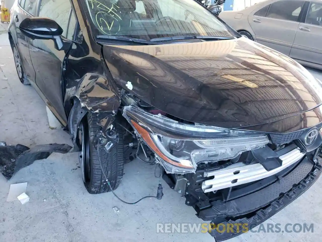 9 Photograph of a damaged car 5YFEPRAE2LP058301 TOYOTA COROLLA 2020