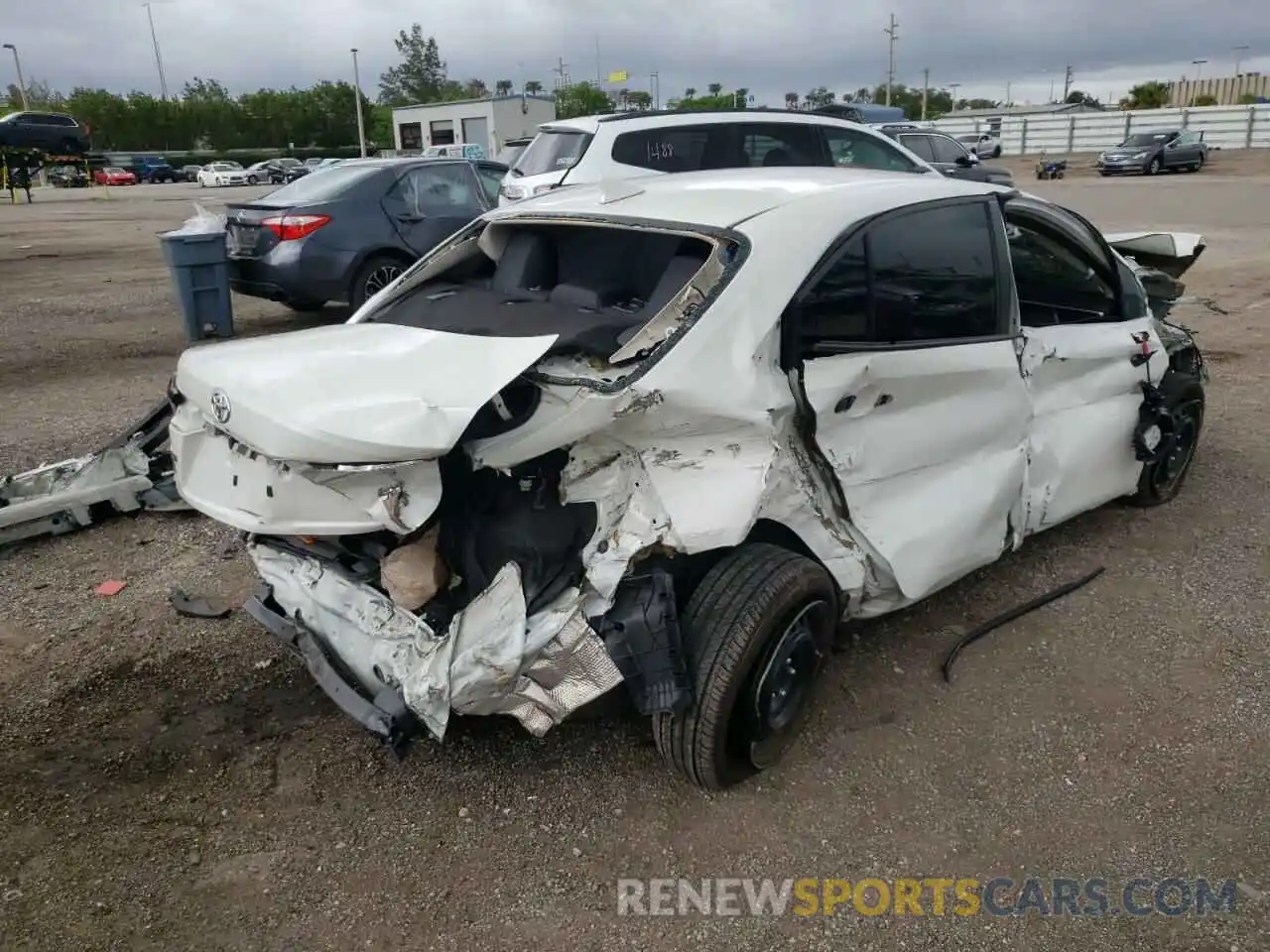 4 Photograph of a damaged car 5YFEPRAE2LP063076 TOYOTA COROLLA 2020