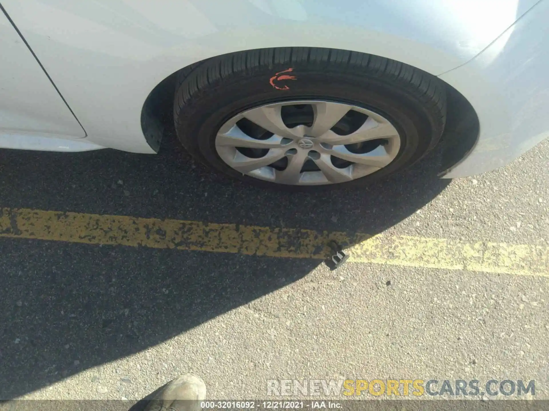 15 Photograph of a damaged car 5YFEPRAE2LP064972 TOYOTA COROLLA 2020