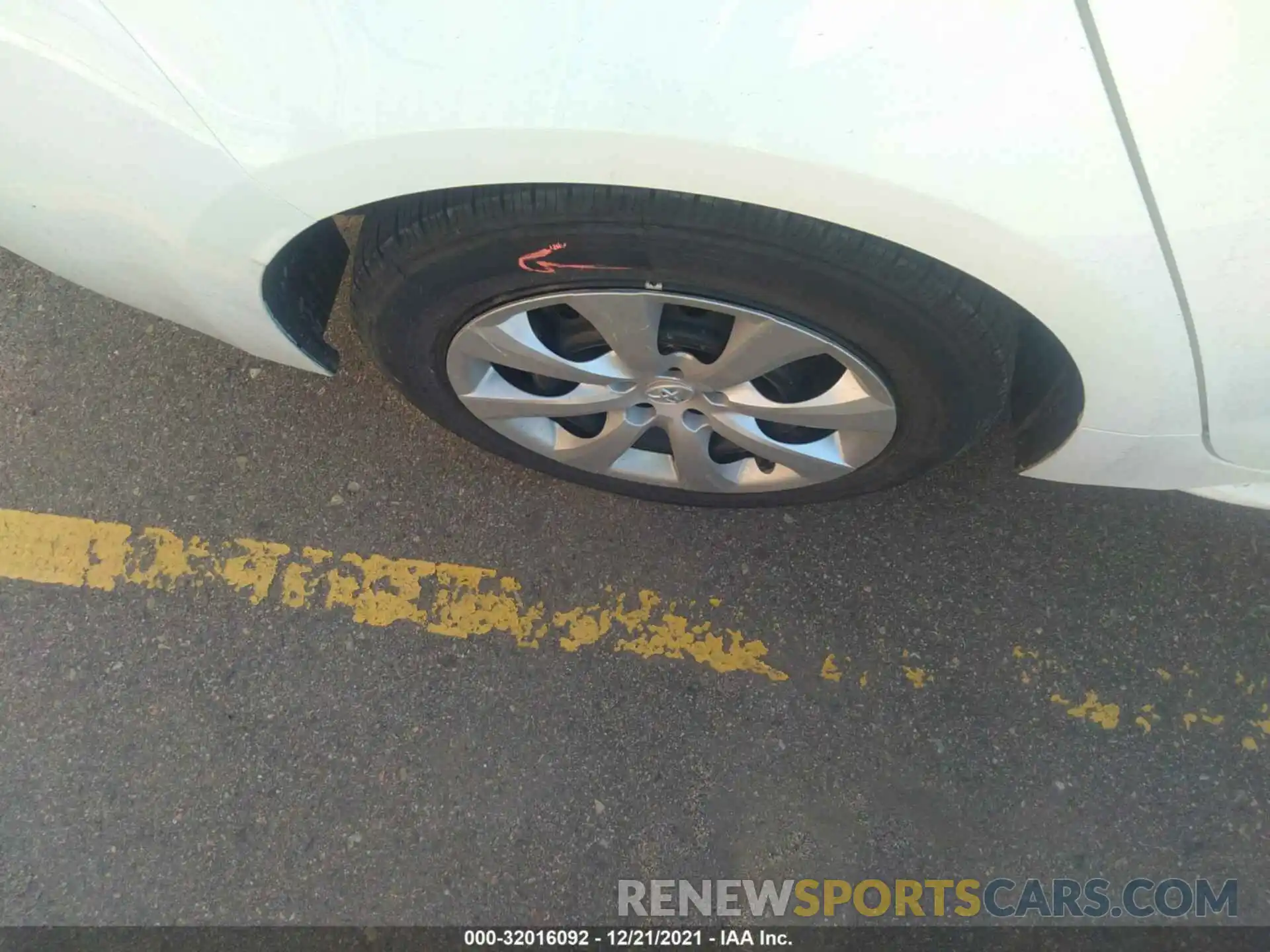 16 Photograph of a damaged car 5YFEPRAE2LP064972 TOYOTA COROLLA 2020