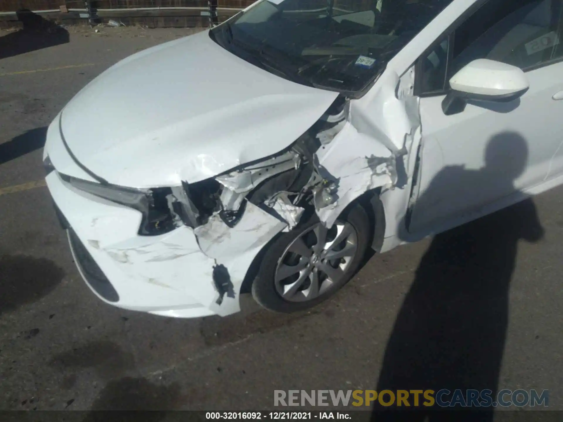 6 Photograph of a damaged car 5YFEPRAE2LP064972 TOYOTA COROLLA 2020