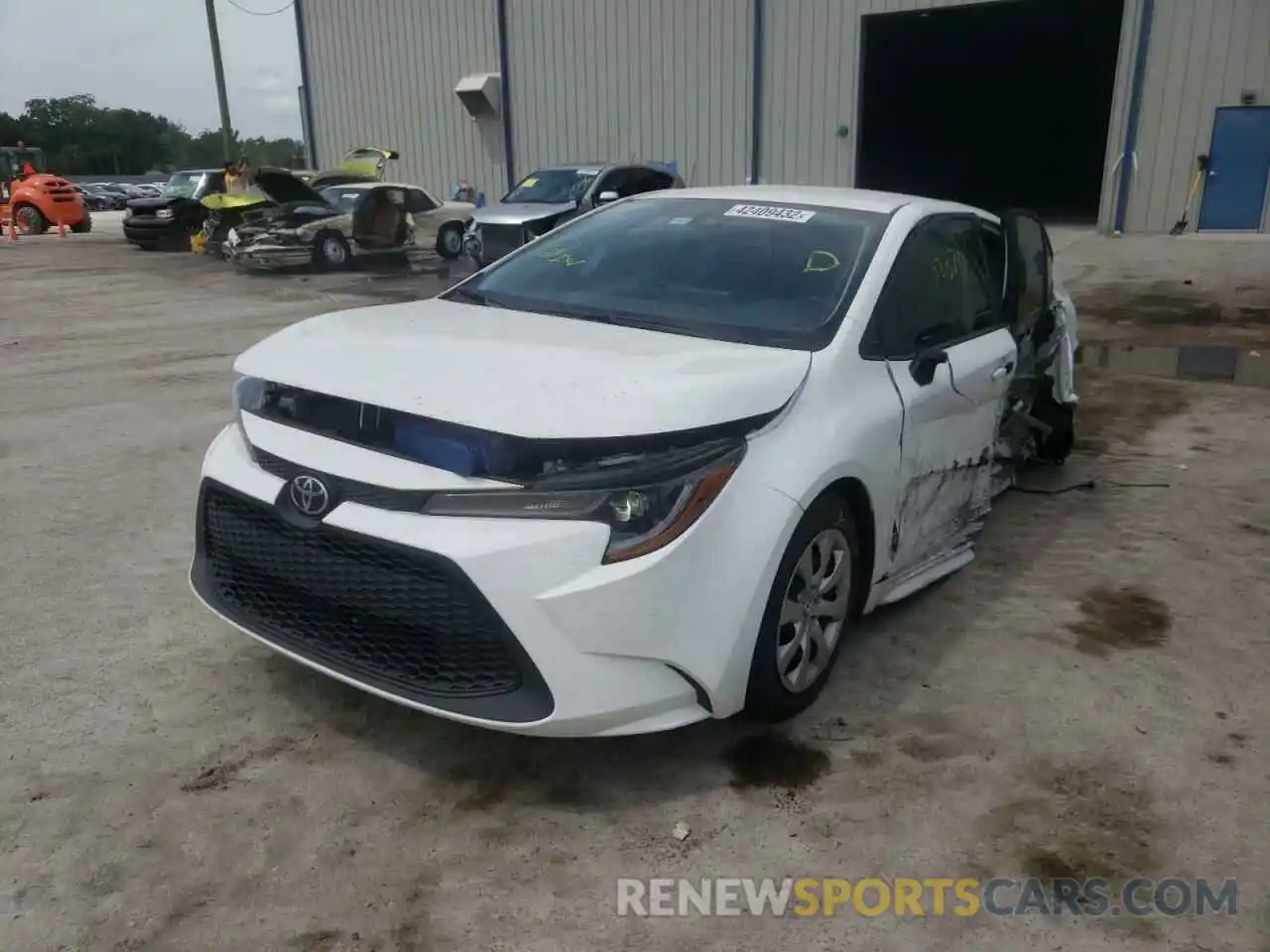 2 Photograph of a damaged car 5YFEPRAE2LP067354 TOYOTA COROLLA 2020