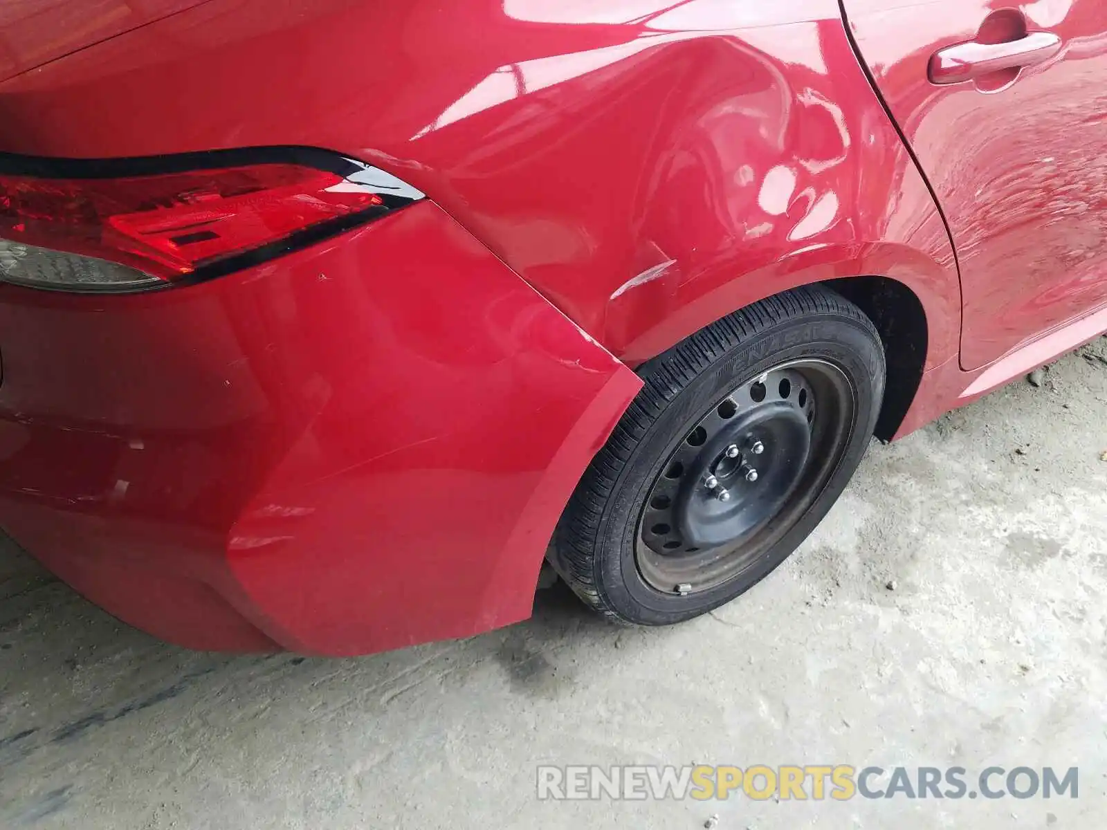 10 Photograph of a damaged car 5YFEPRAE2LP069704 TOYOTA COROLLA 2020