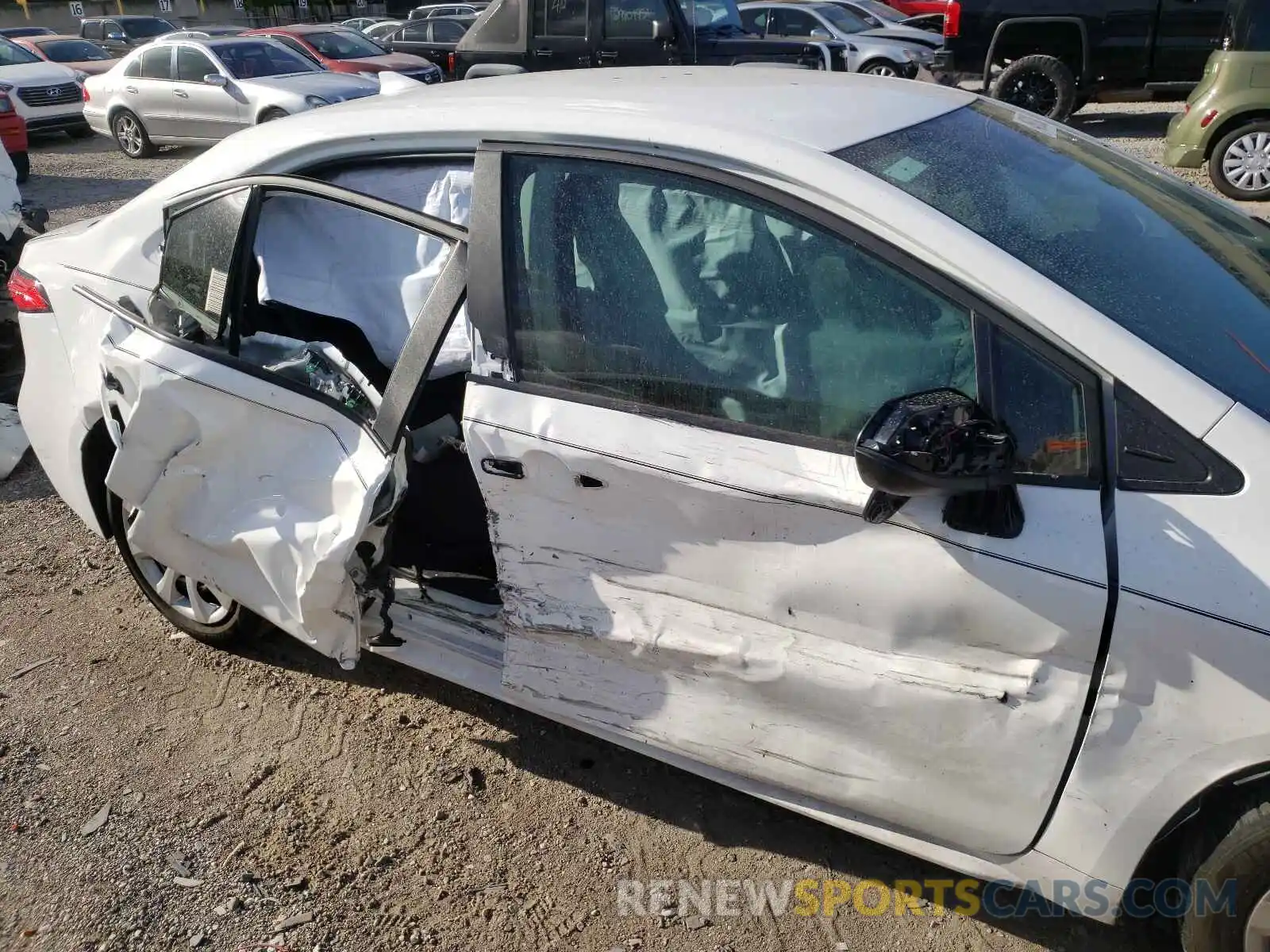 9 Photograph of a damaged car 5YFEPRAE2LP071162 TOYOTA COROLLA 2020