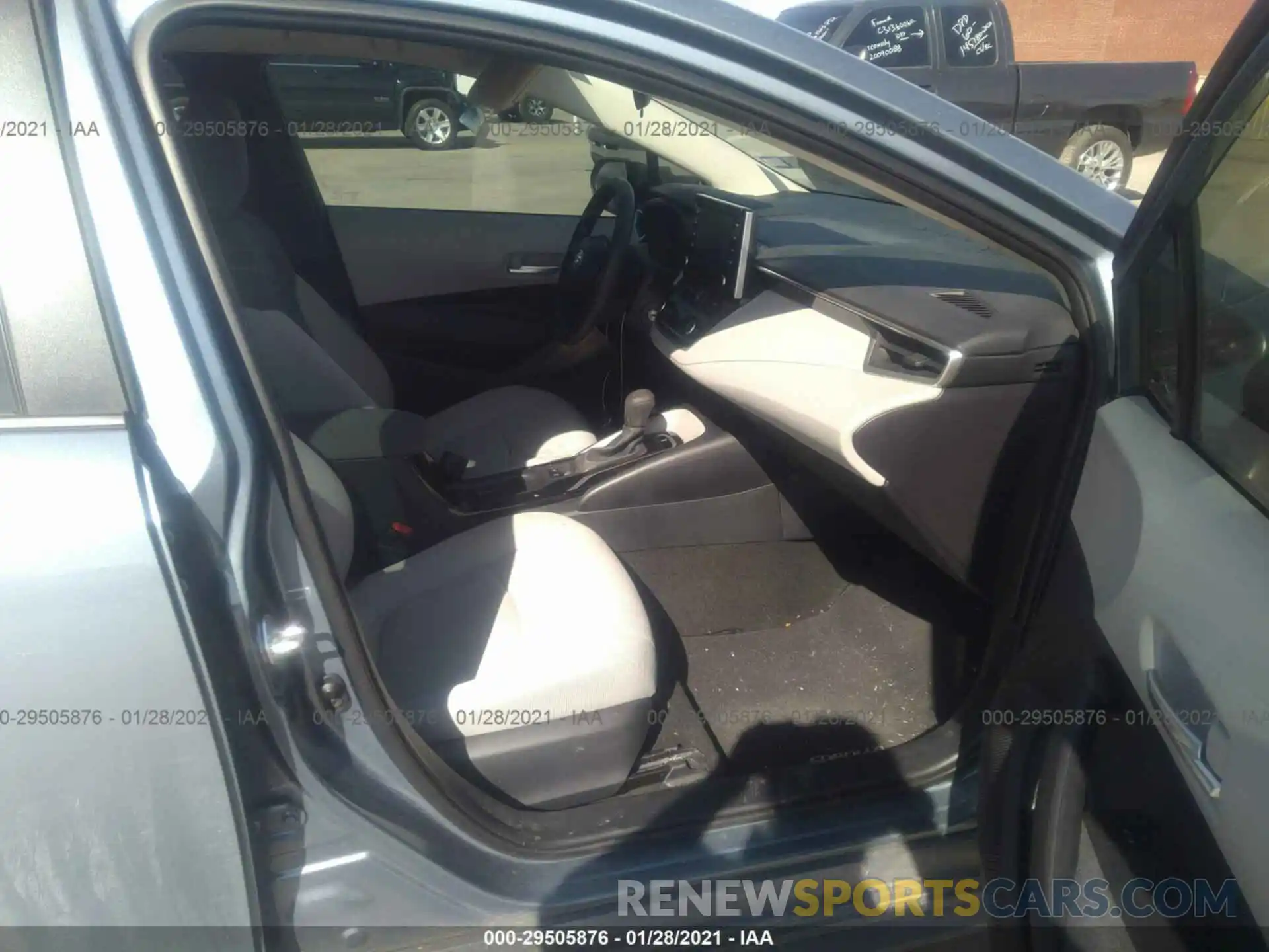 5 Photograph of a damaged car 5YFEPRAE2LP072442 TOYOTA COROLLA 2020