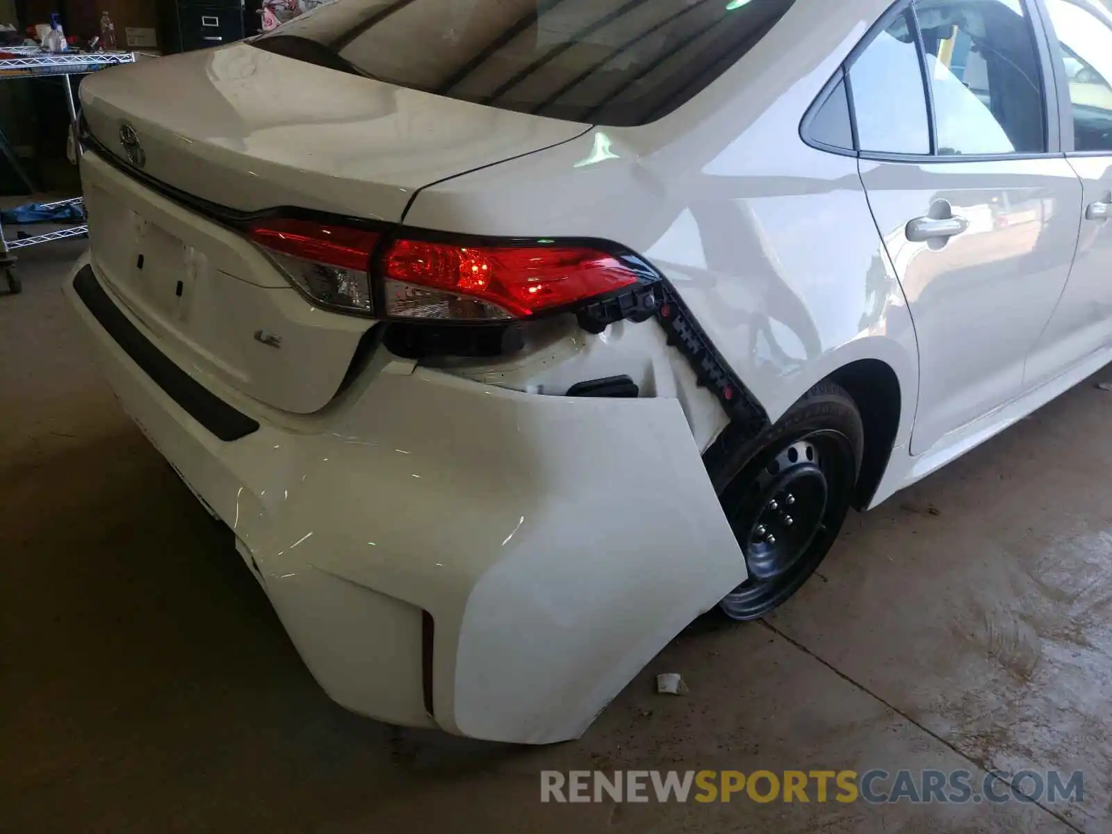 10 Photograph of a damaged car 5YFEPRAE2LP075633 TOYOTA COROLLA 2020