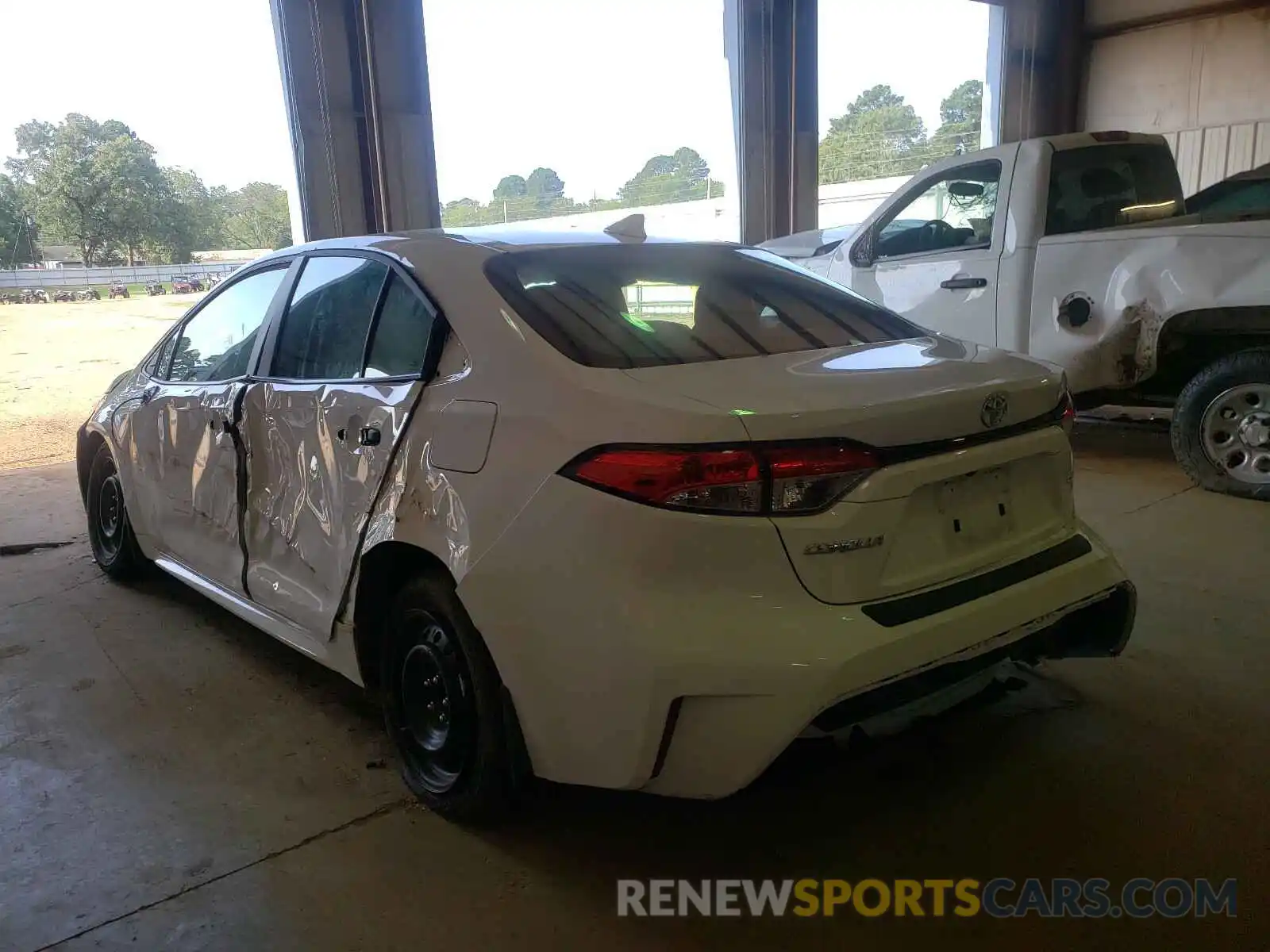 3 Photograph of a damaged car 5YFEPRAE2LP075633 TOYOTA COROLLA 2020