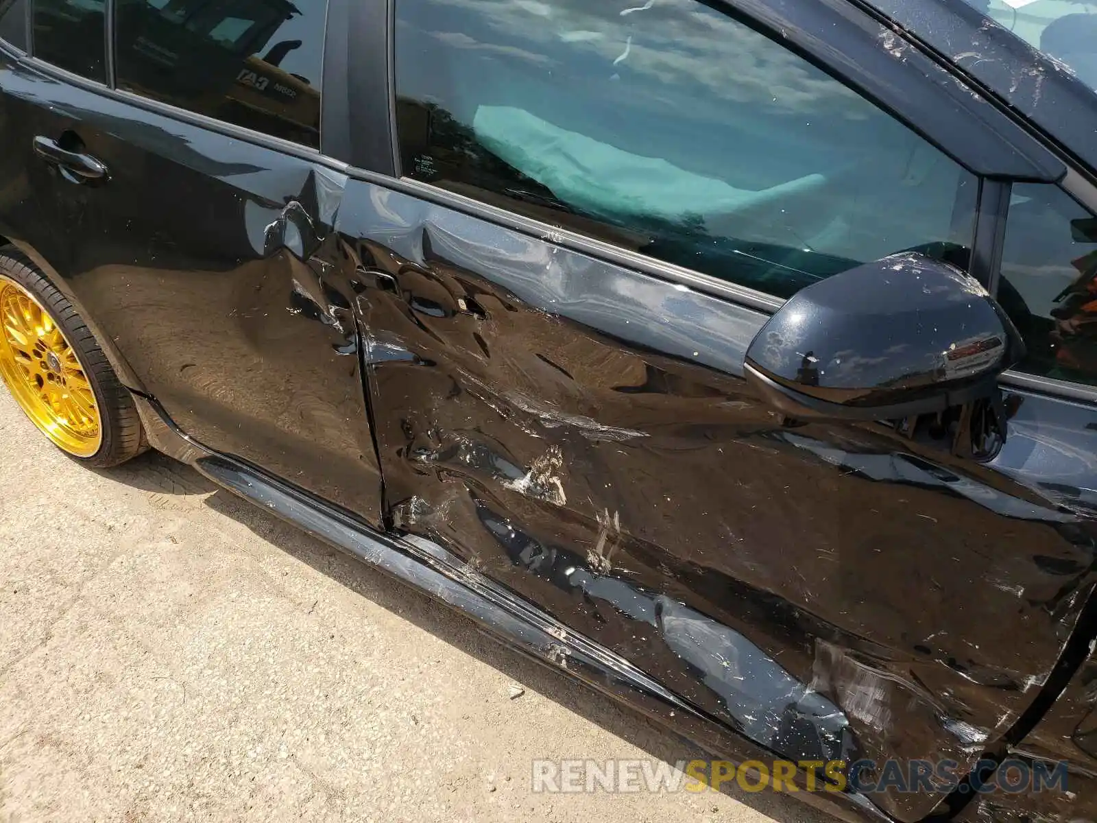 9 Photograph of a damaged car 5YFEPRAE2LP076927 TOYOTA COROLLA 2020