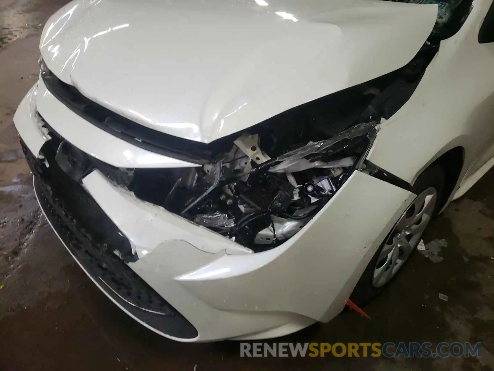 9 Photograph of a damaged car 5YFEPRAE2LP086051 TOYOTA COROLLA 2020