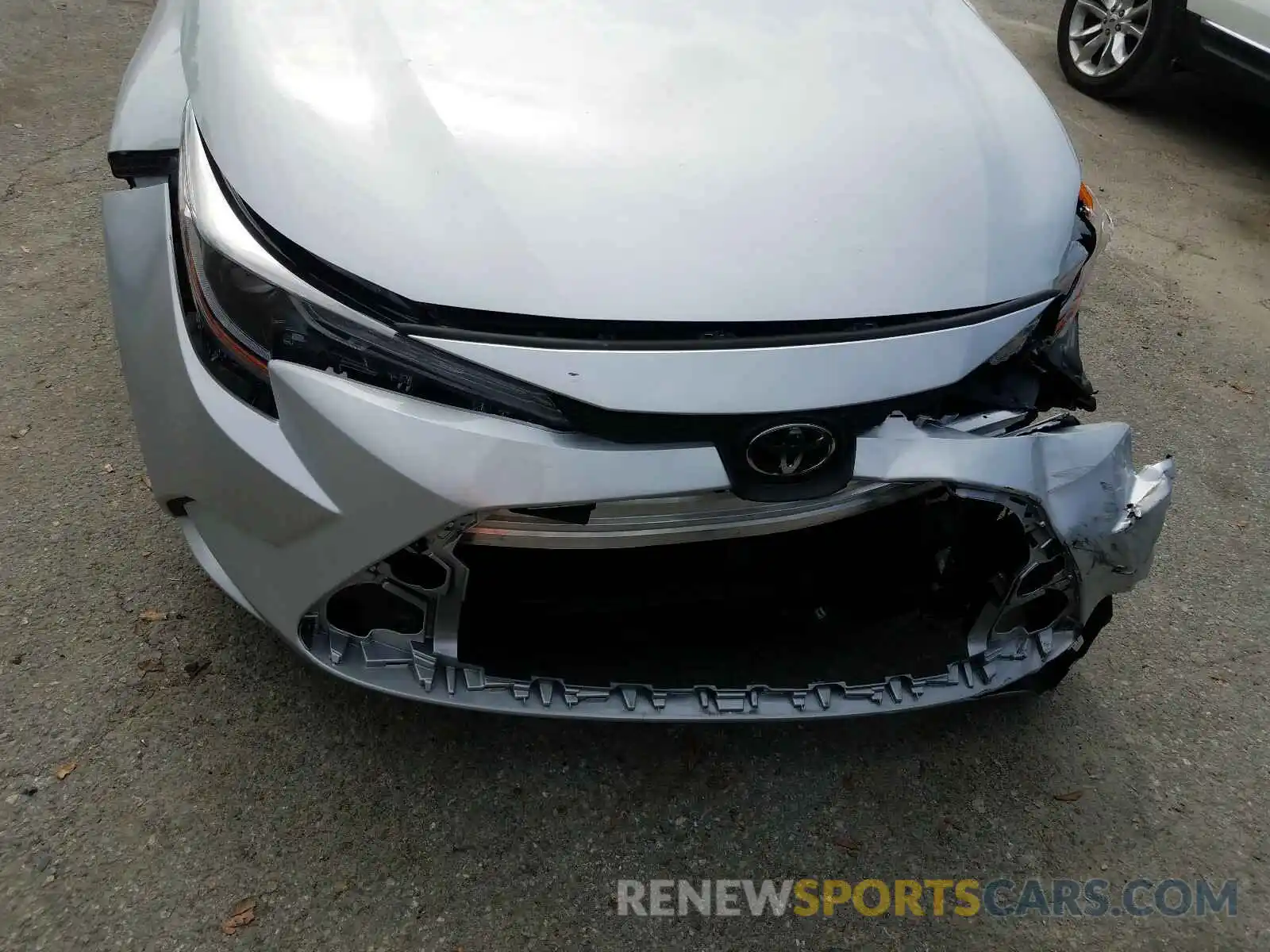 9 Photograph of a damaged car 5YFEPRAE2LP088401 TOYOTA COROLLA 2020