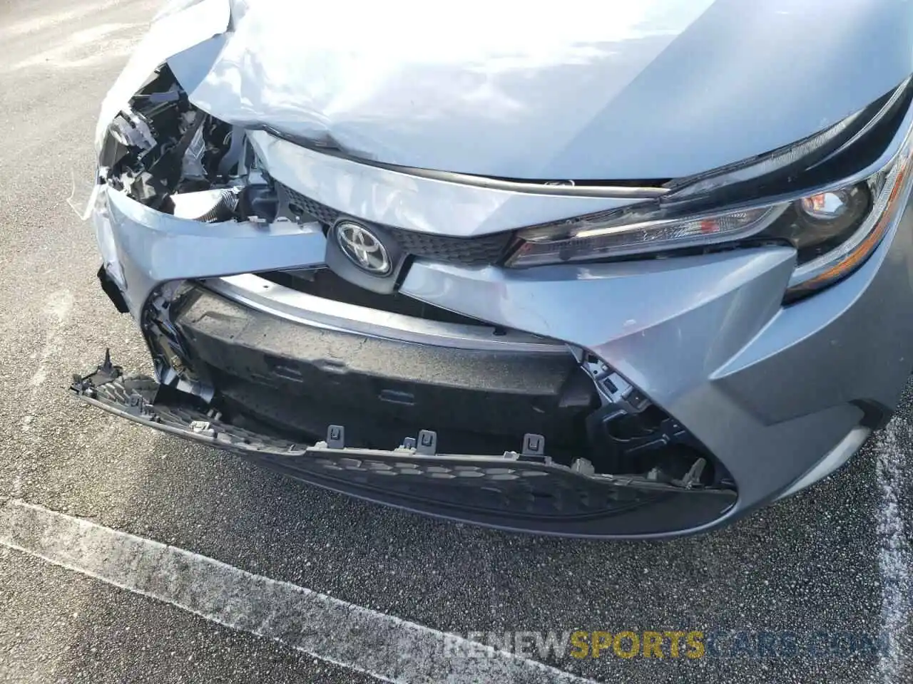 9 Photograph of a damaged car 5YFEPRAE2LP114849 TOYOTA COROLLA 2020