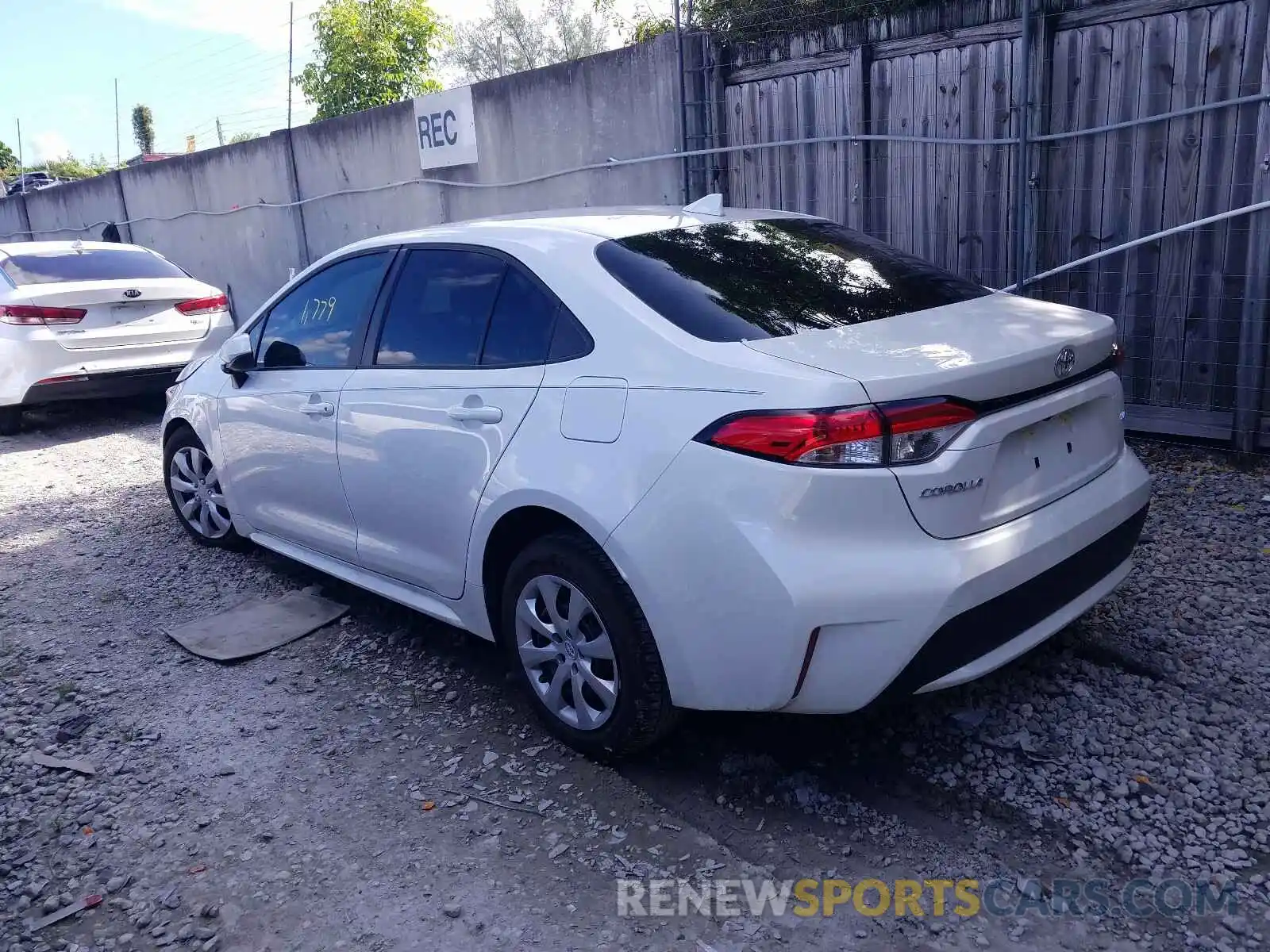 3 Photograph of a damaged car 5YFEPRAE2LP116875 TOYOTA COROLLA 2020