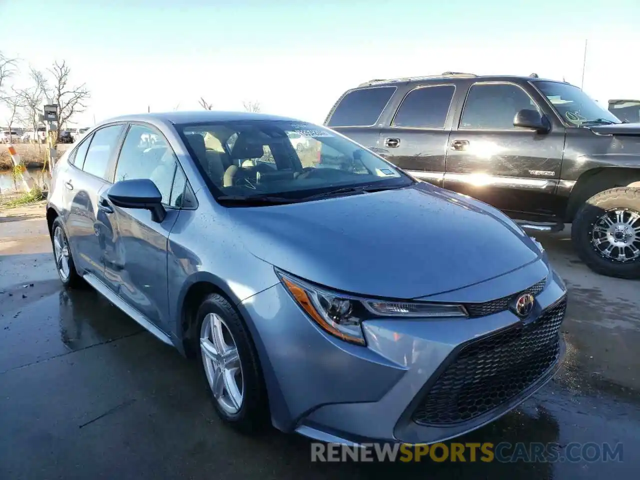 1 Photograph of a damaged car 5YFEPRAE2LP117458 TOYOTA COROLLA 2020