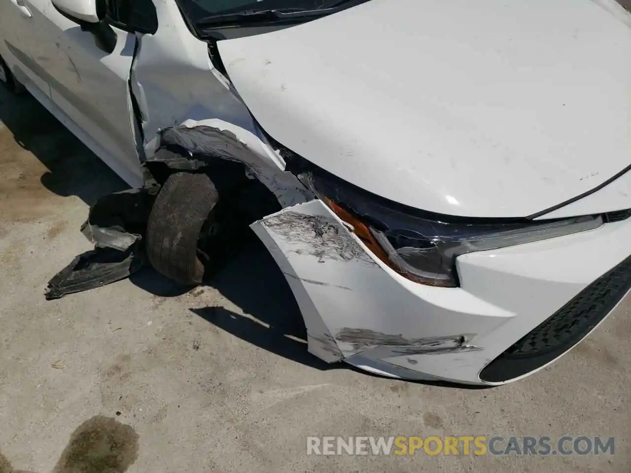 9 Photograph of a damaged car 5YFEPRAE2LP133997 TOYOTA COROLLA 2020