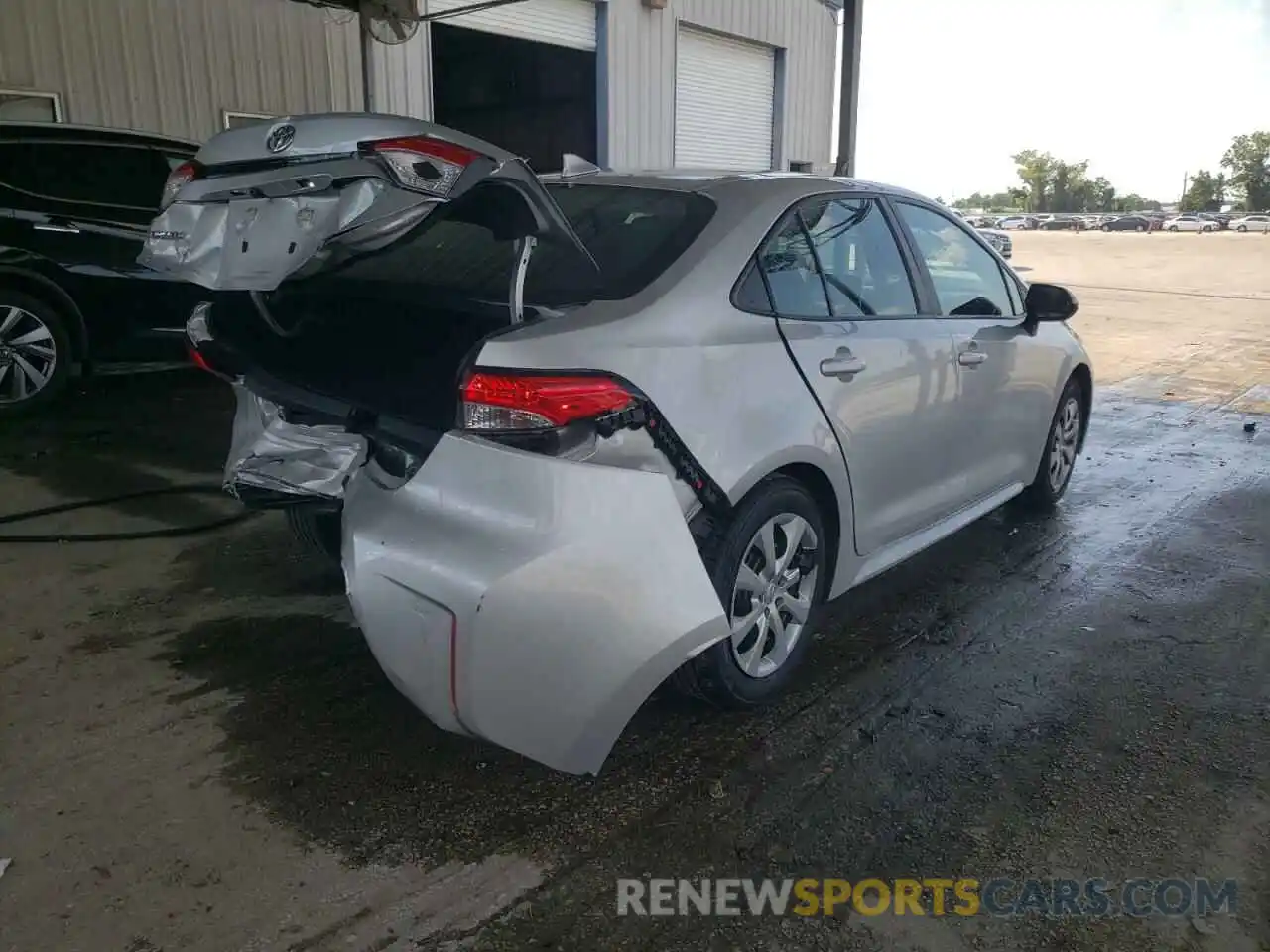 4 Photograph of a damaged car 5YFEPRAE3LP028434 TOYOTA COROLLA 2020