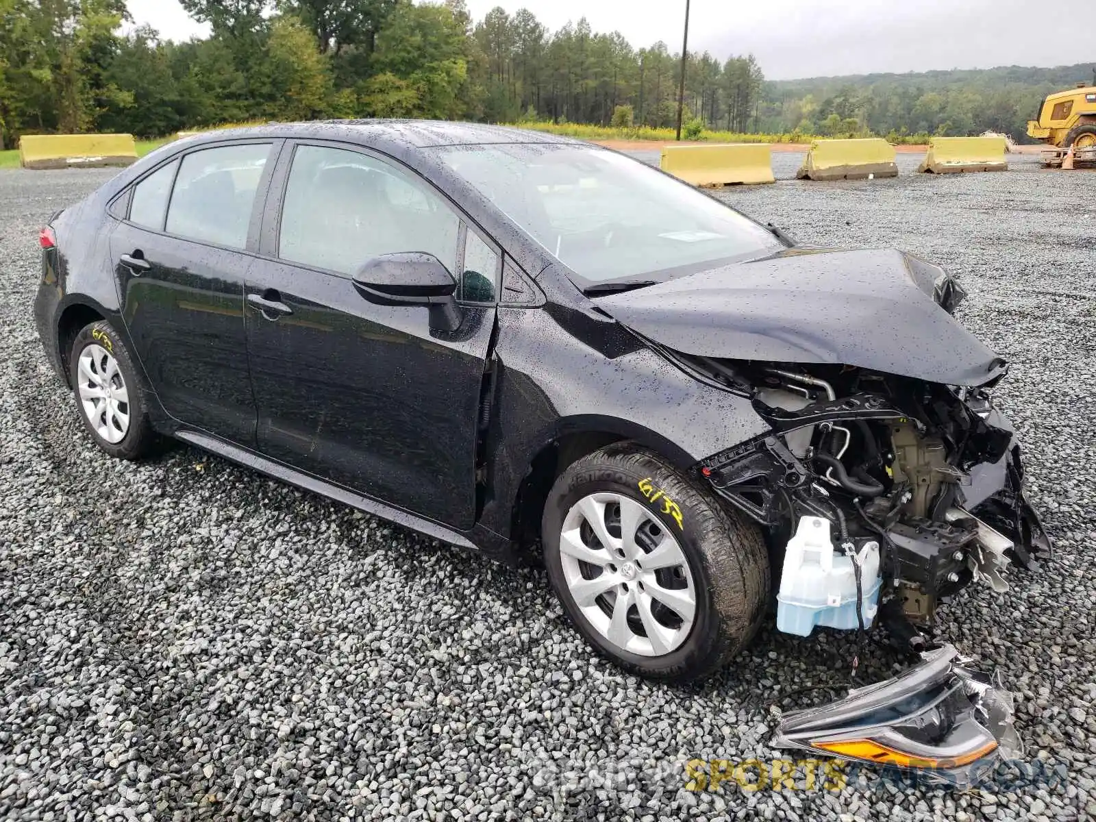 1 Photograph of a damaged car 5YFEPRAE3LP029227 TOYOTA COROLLA 2020