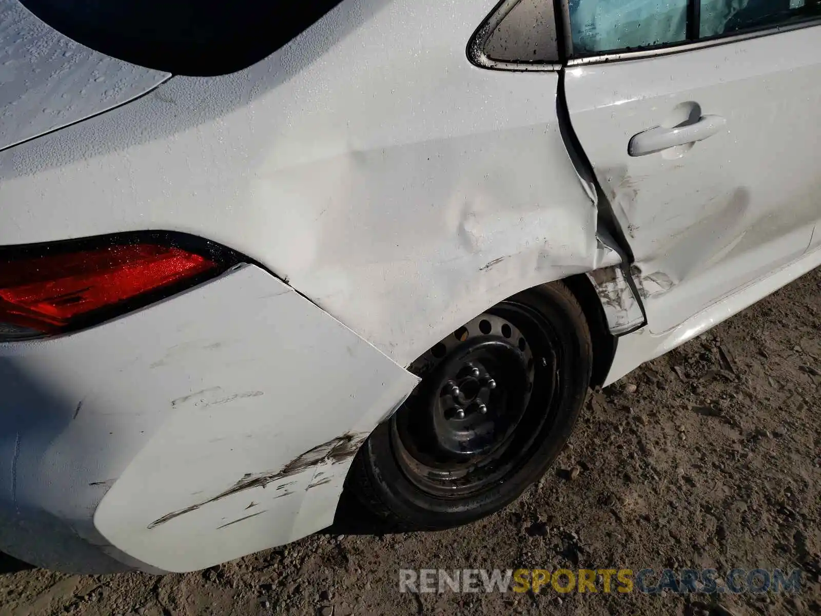 9 Photograph of a damaged car 5YFEPRAE3LP030443 TOYOTA COROLLA 2020