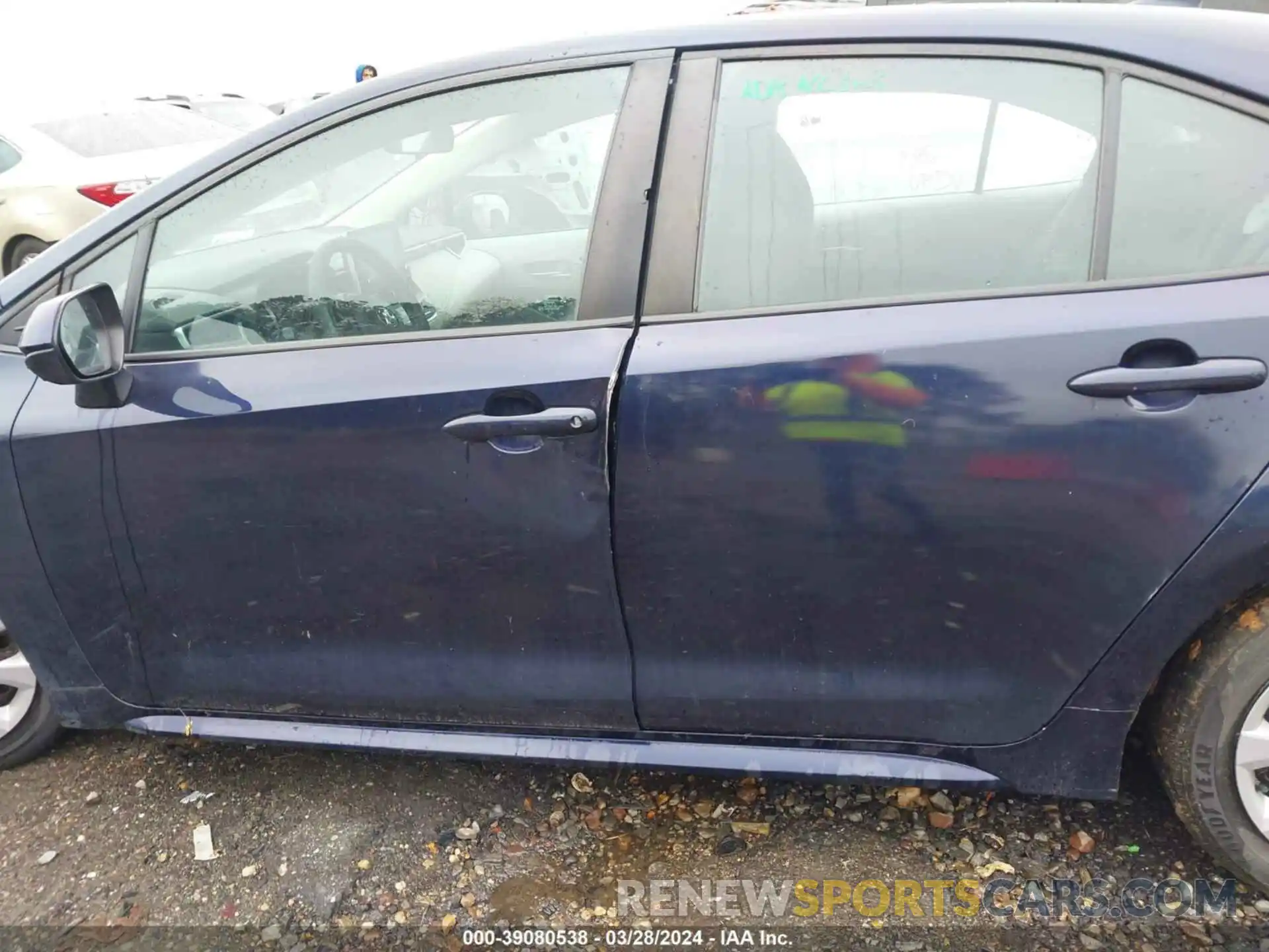 15 Photograph of a damaged car 5YFEPRAE3LP034072 TOYOTA COROLLA 2020