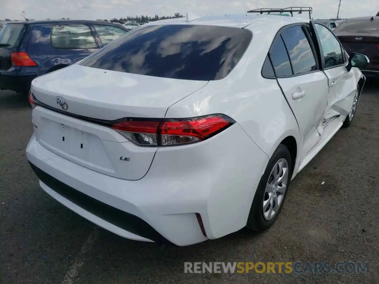 4 Photograph of a damaged car 5YFEPRAE3LP036937 TOYOTA COROLLA 2020