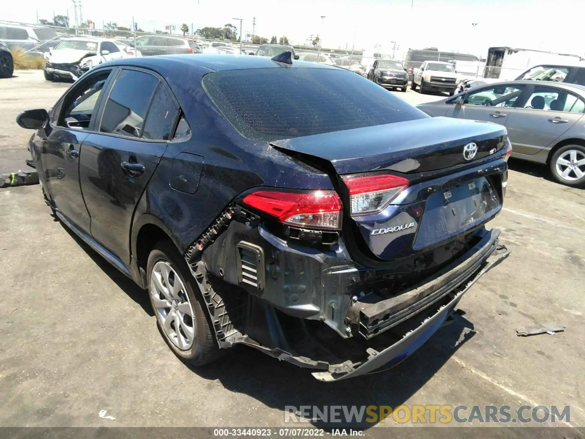 3 Photograph of a damaged car 5YFEPRAE3LP045833 TOYOTA COROLLA 2020