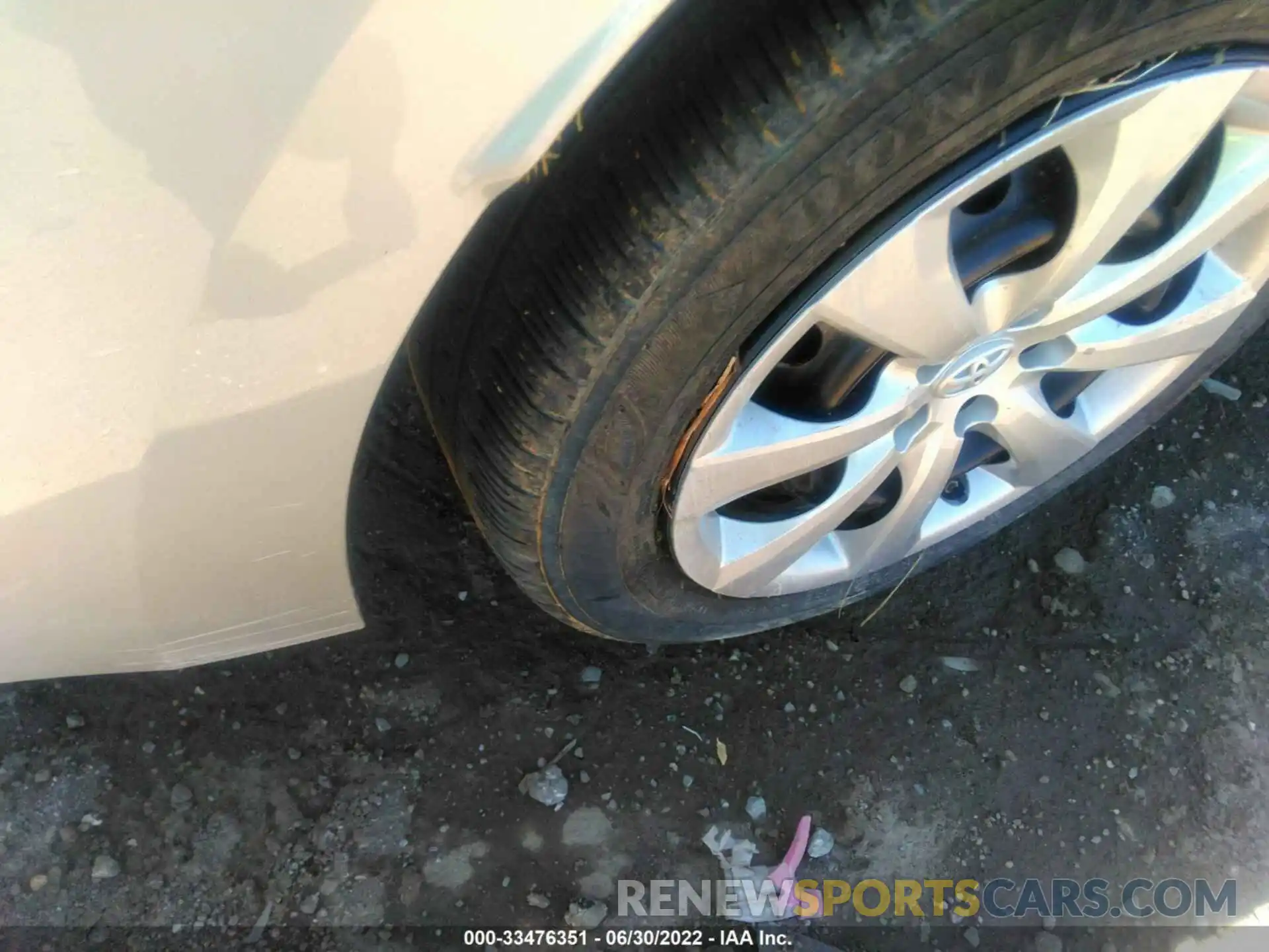 15 Photograph of a damaged car 5YFEPRAE3LP049350 TOYOTA COROLLA 2020