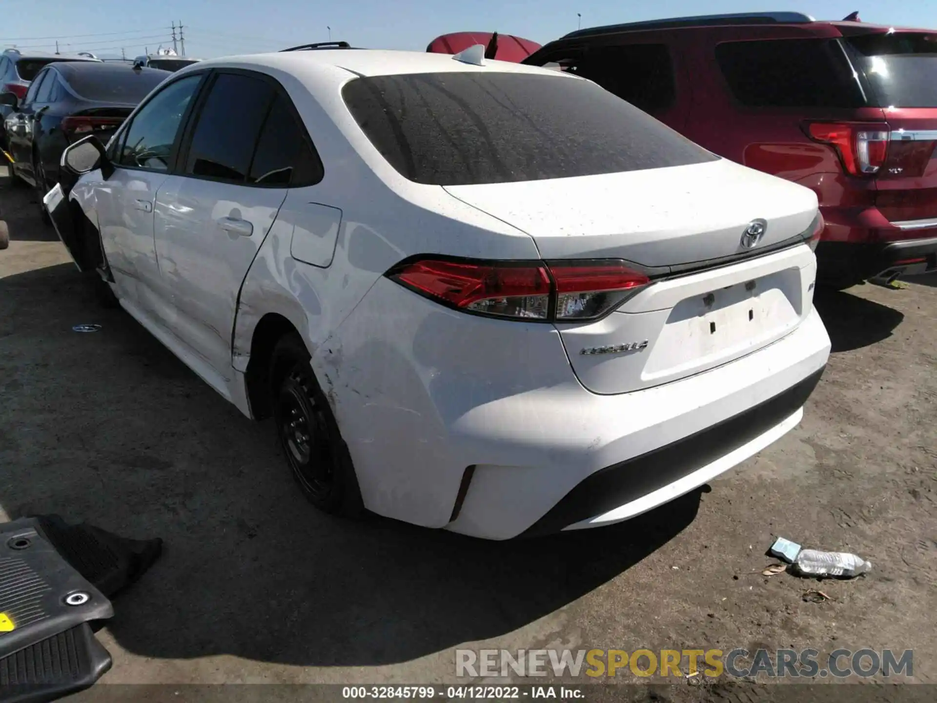 3 Photograph of a damaged car 5YFEPRAE3LP055181 TOYOTA COROLLA 2020