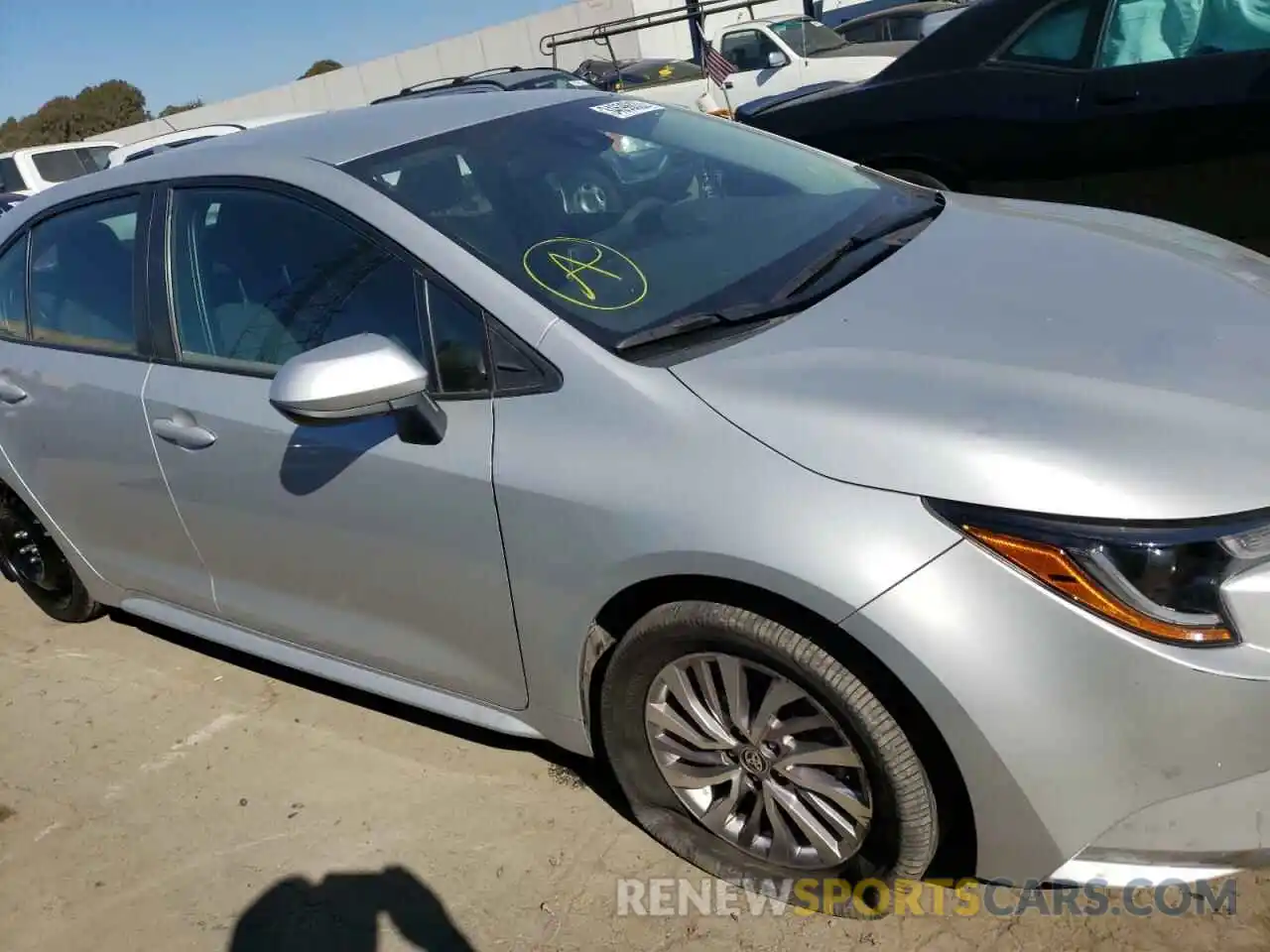 9 Photograph of a damaged car 5YFEPRAE3LP056279 TOYOTA COROLLA 2020