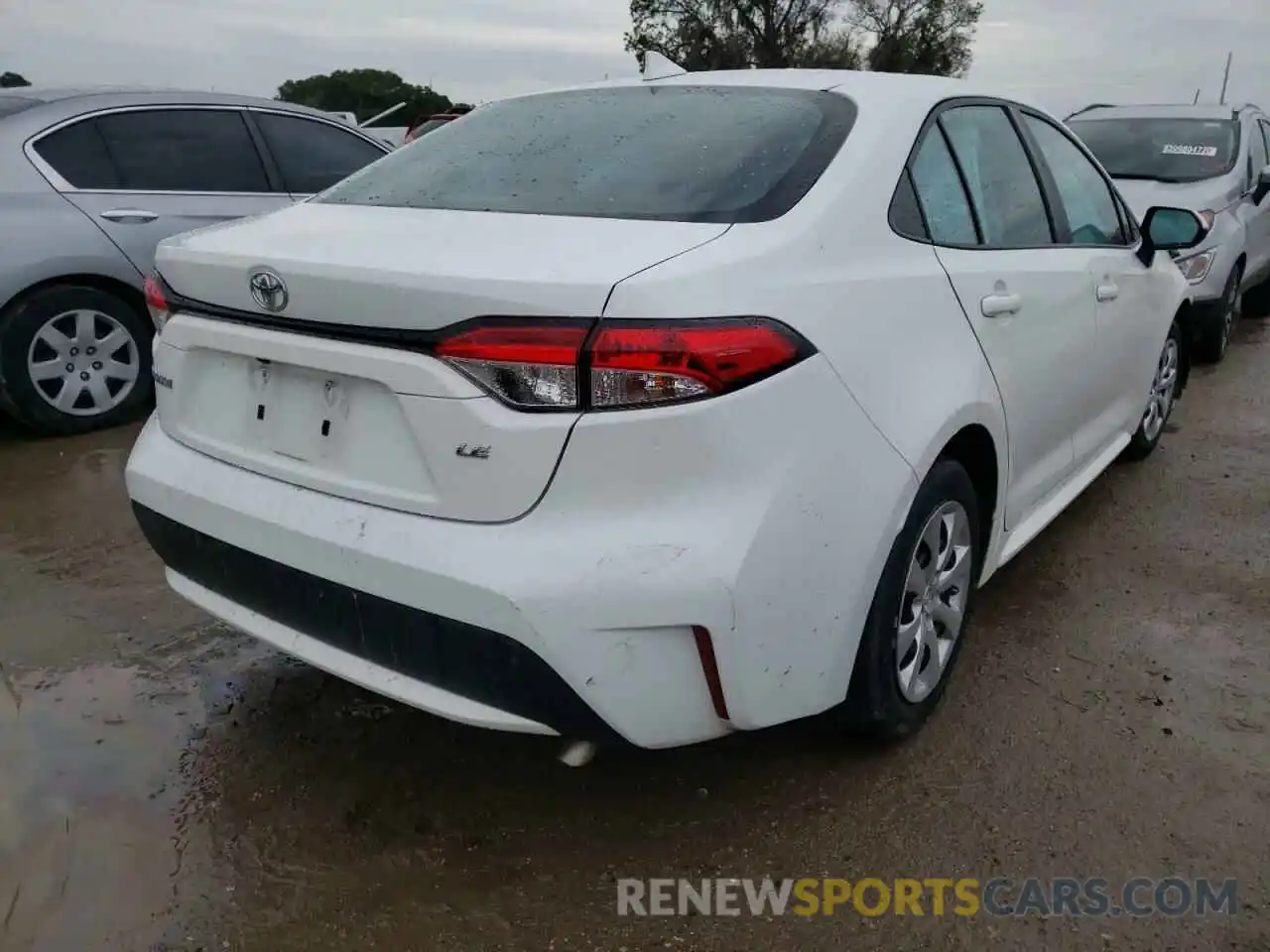 4 Photograph of a damaged car 5YFEPRAE3LP082624 TOYOTA COROLLA 2020