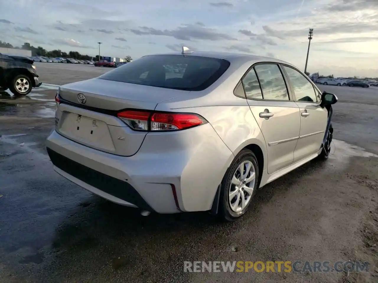 4 Photograph of a damaged car 5YFEPRAE3LP084499 TOYOTA COROLLA 2020