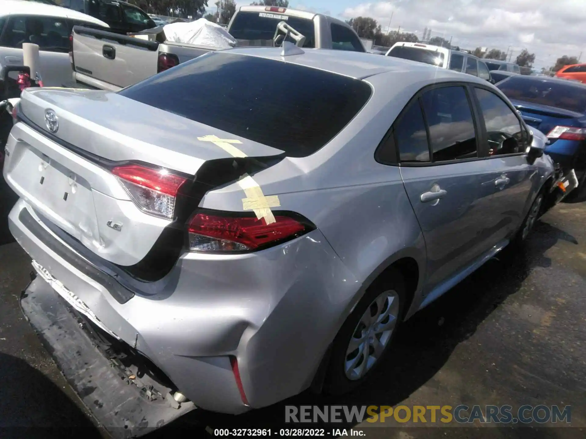 4 Photograph of a damaged car 5YFEPRAE3LP088214 TOYOTA COROLLA 2020