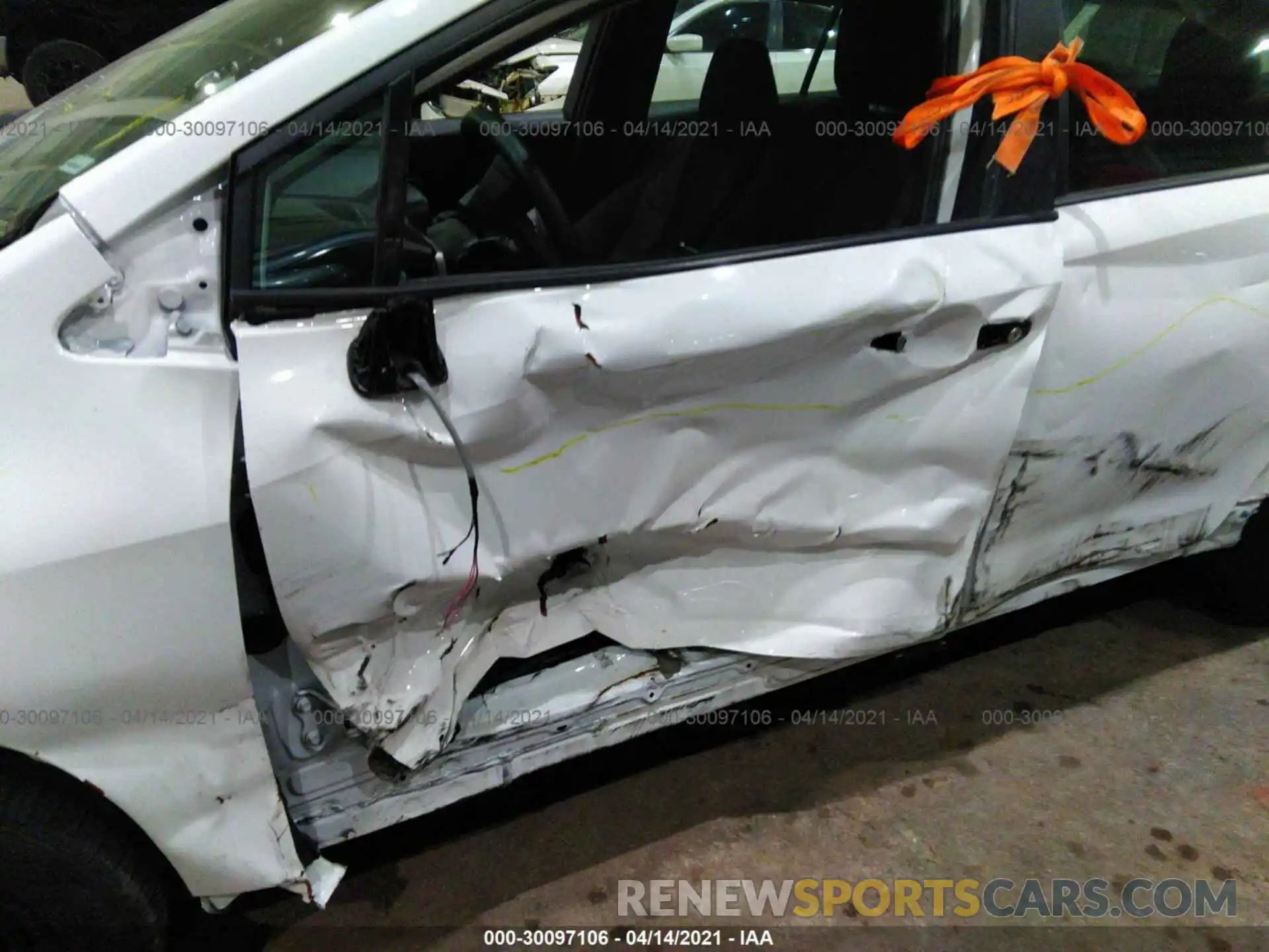 6 Photograph of a damaged car 5YFEPRAE3LP091226 TOYOTA COROLLA 2020