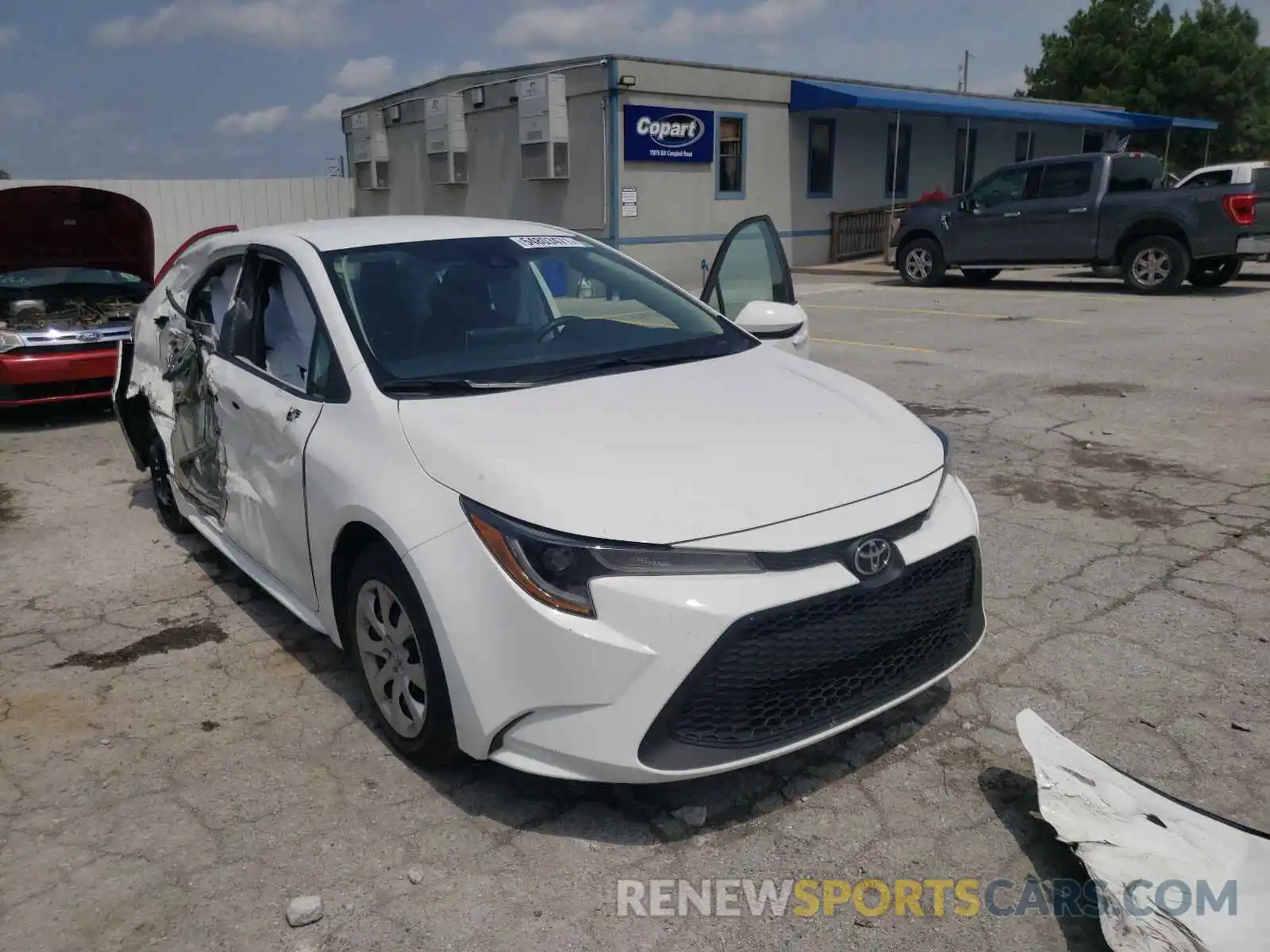 1 Photograph of a damaged car 5YFEPRAE3LP092196 TOYOTA COROLLA 2020