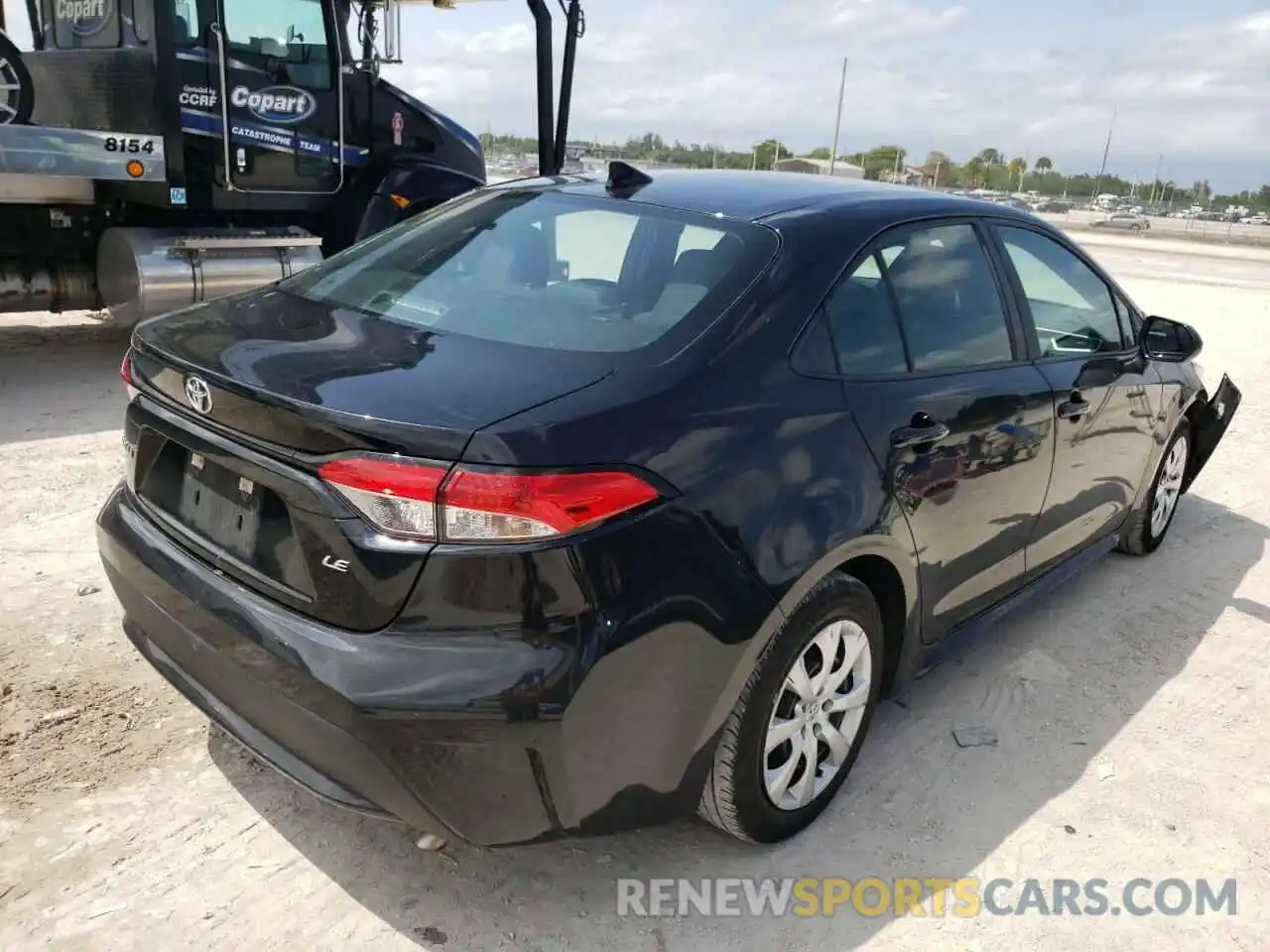 4 Photograph of a damaged car 5YFEPRAE3LP098967 TOYOTA COROLLA 2020