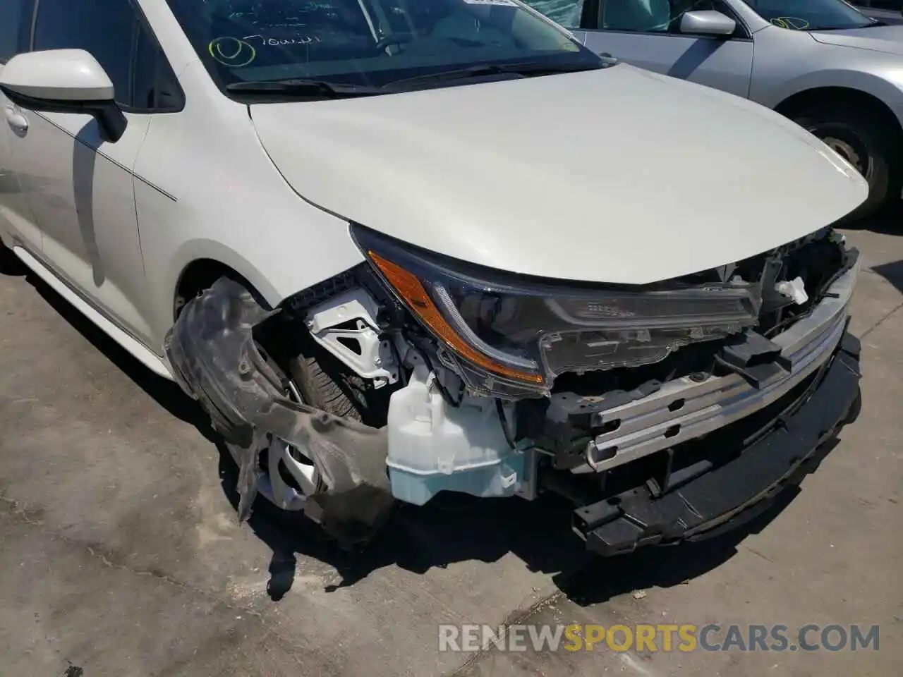 9 Photograph of a damaged car 5YFEPRAE3LP100961 TOYOTA COROLLA 2020