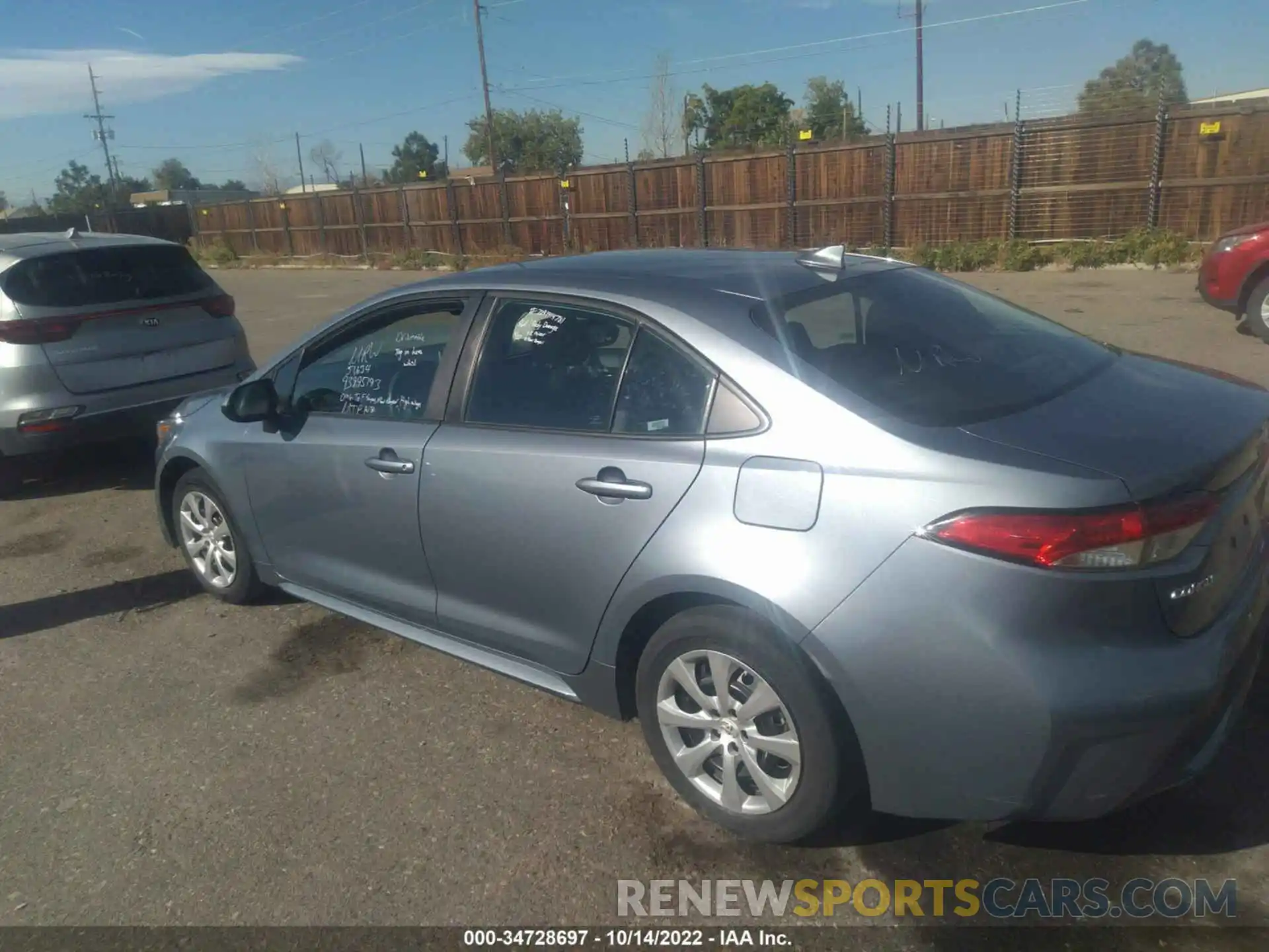 3 Photograph of a damaged car 5YFEPRAE3LP103536 TOYOTA COROLLA 2020