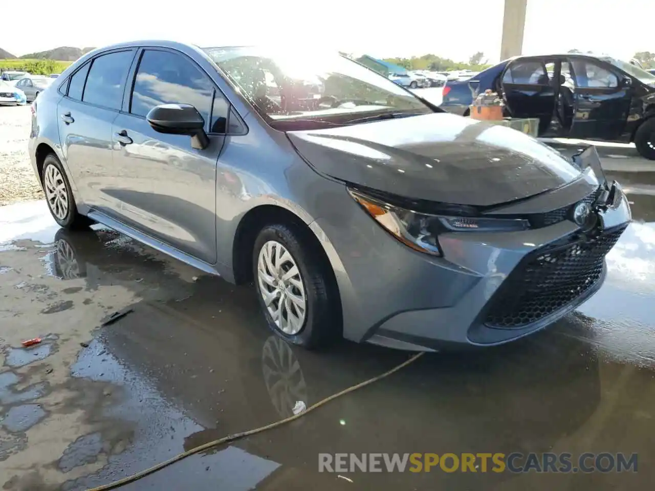 4 Photograph of a damaged car 5YFEPRAE3LP106288 TOYOTA COROLLA 2020