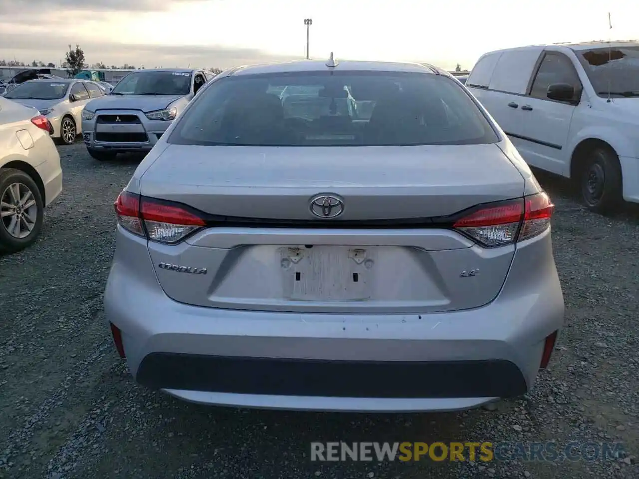 6 Photograph of a damaged car 5YFEPRAE3LP106789 TOYOTA COROLLA 2020