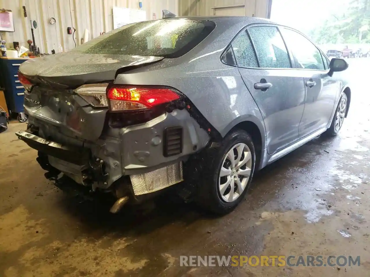 4 Photograph of a damaged car 5YFEPRAE3LP109871 TOYOTA COROLLA 2020