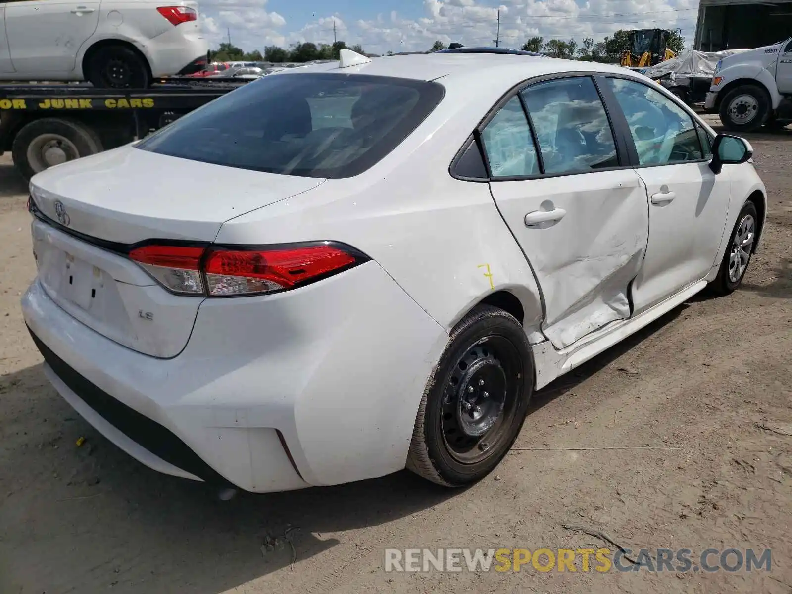 4 Photograph of a damaged car 5YFEPRAE3LP111605 TOYOTA COROLLA 2020