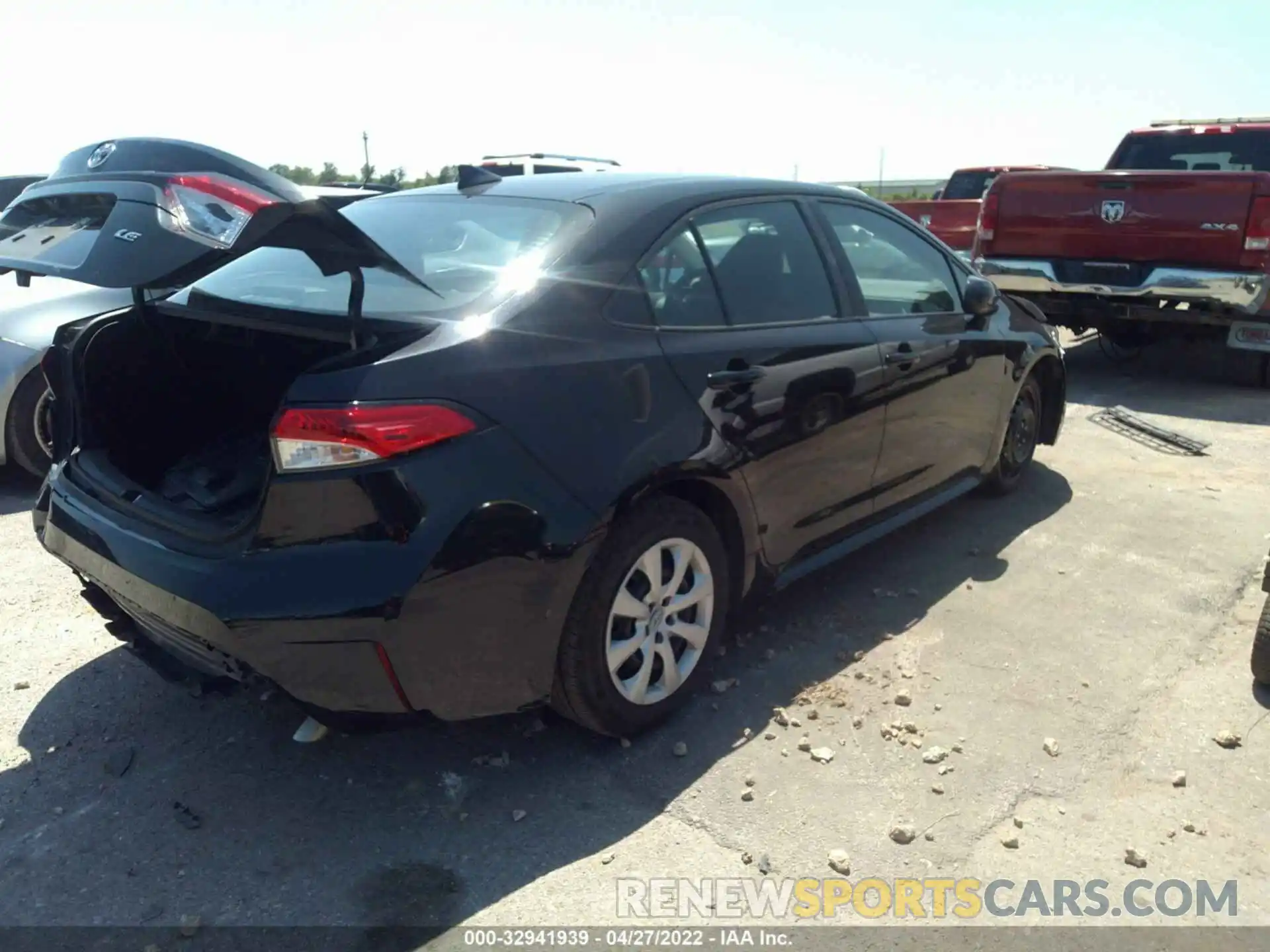 4 Photograph of a damaged car 5YFEPRAE3LP120398 TOYOTA COROLLA 2020