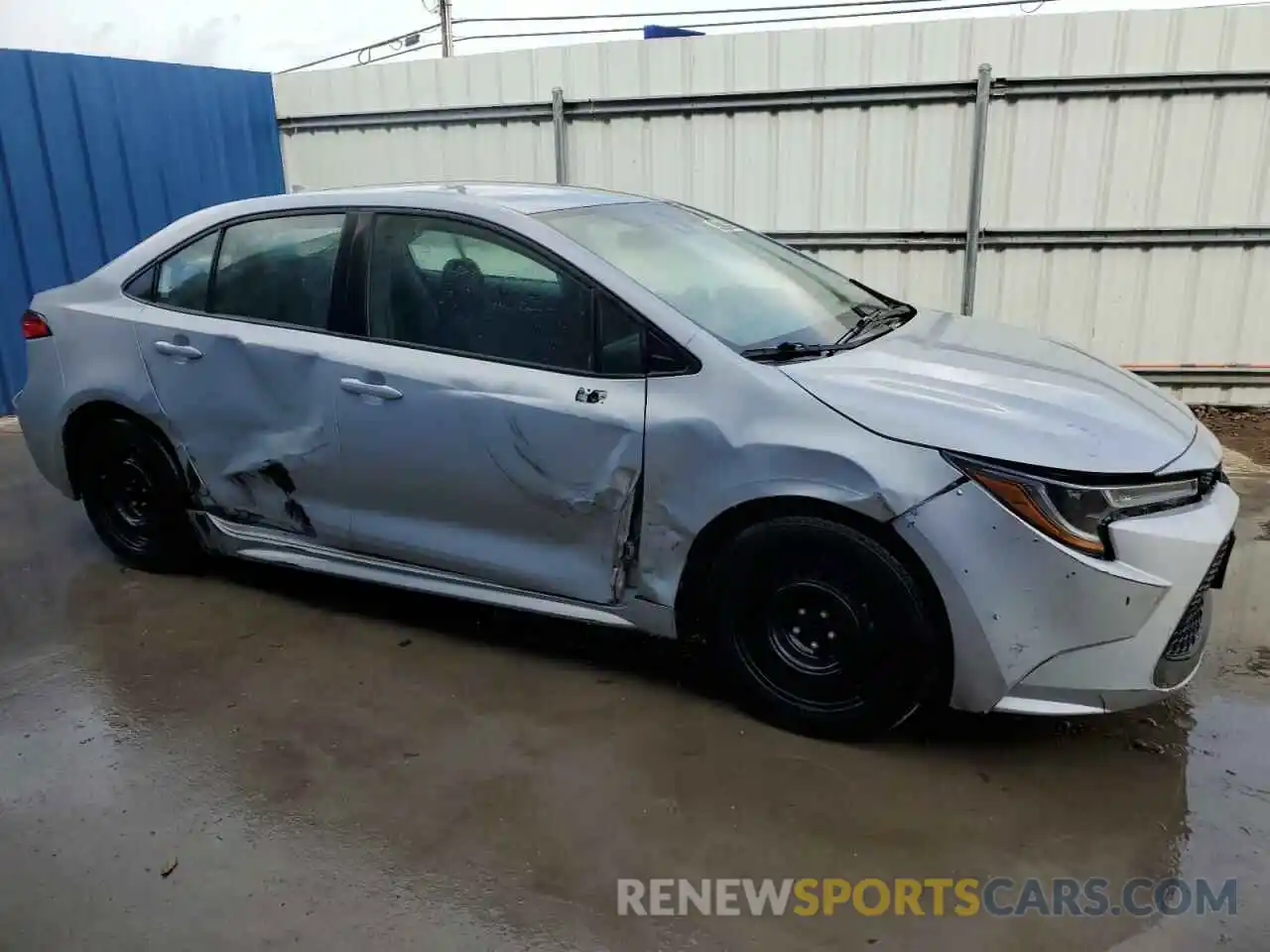 4 Photograph of a damaged car 5YFEPRAE3LP124340 TOYOTA COROLLA 2020