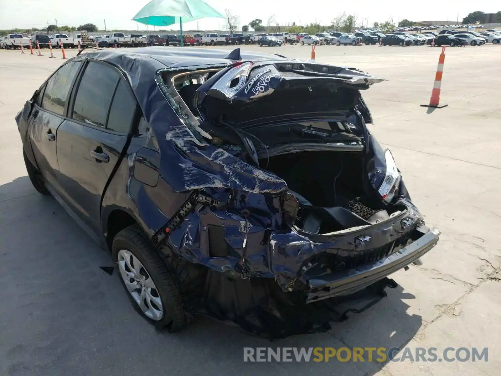 3 Photograph of a damaged car 5YFEPRAE3LP128274 TOYOTA COROLLA 2020